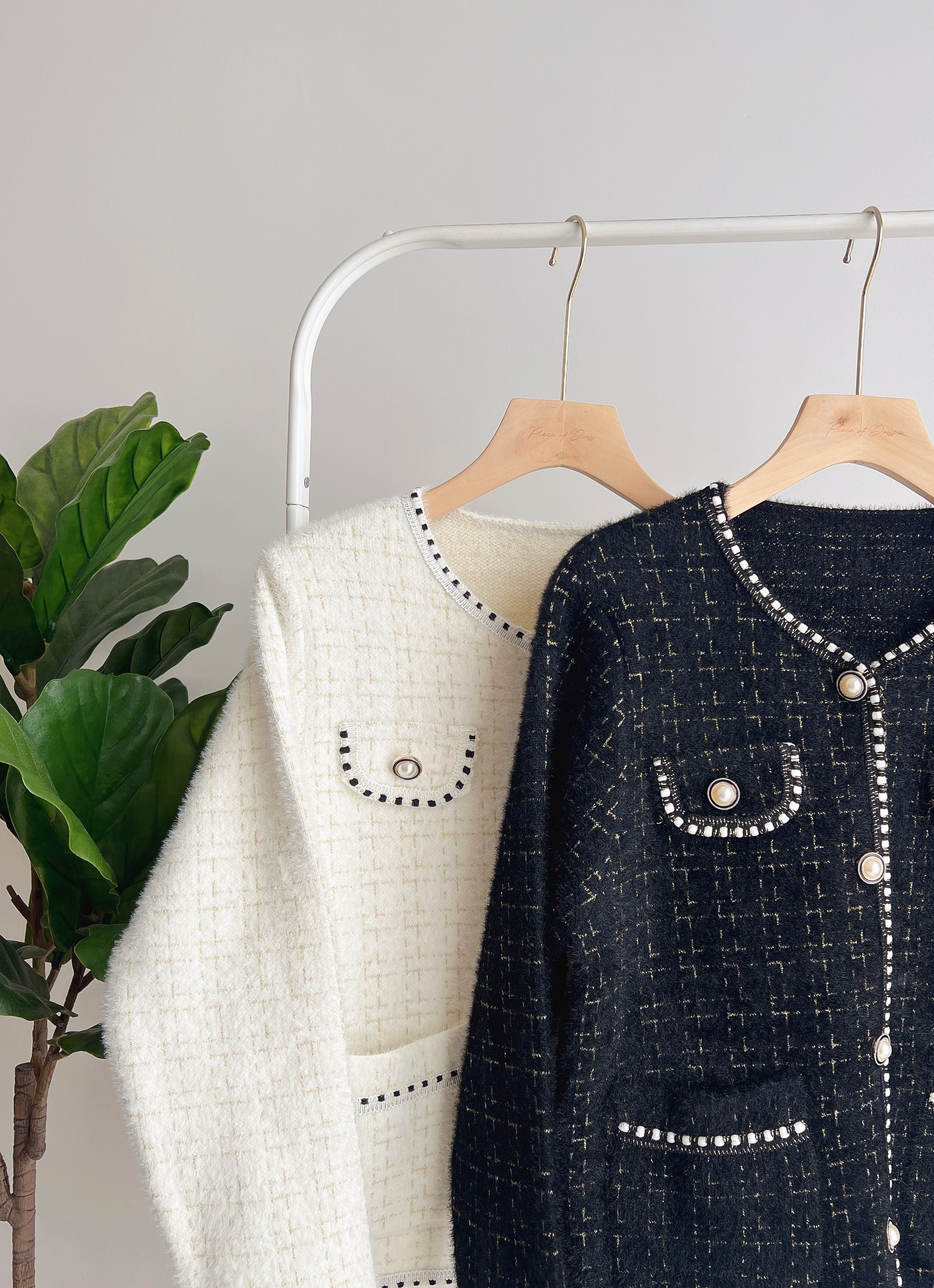 J70769 EMMA CONTRAST DESIGN SANTA OUTER