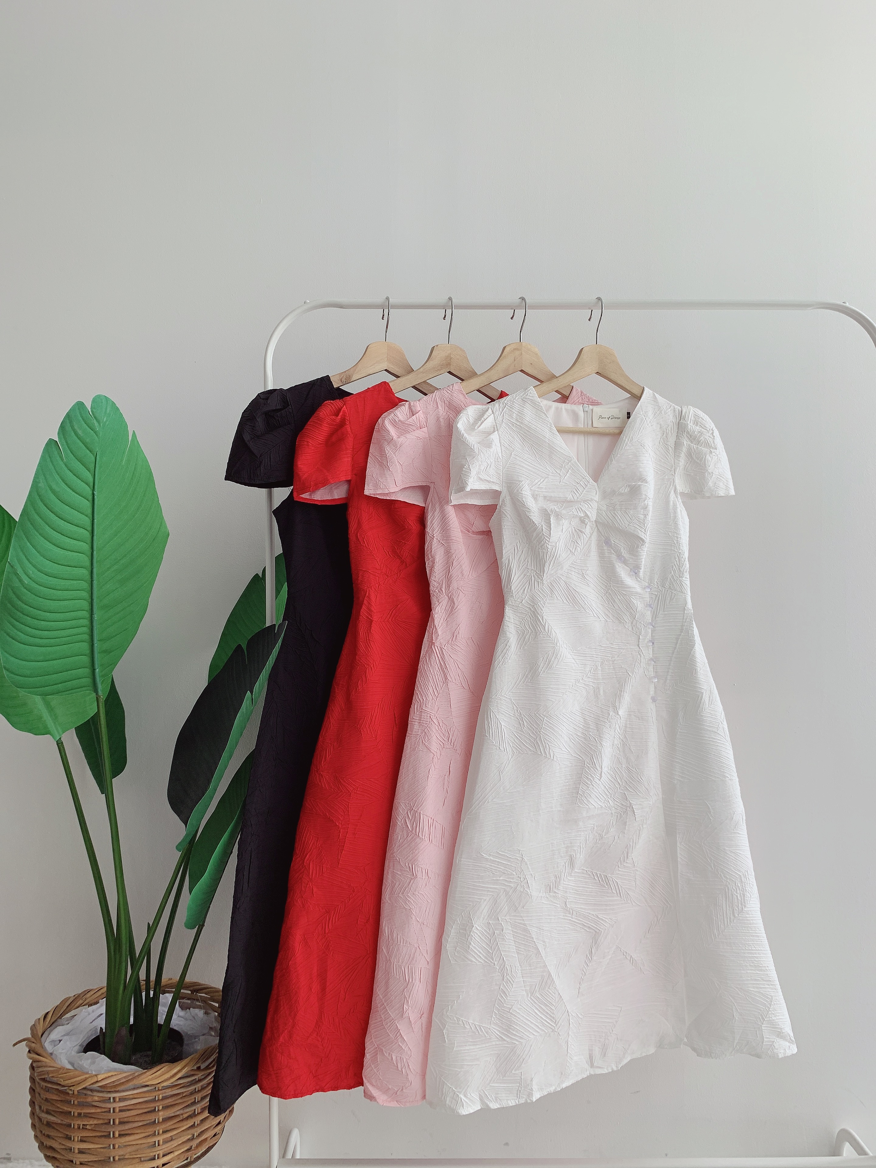 D60821 NANNCY V NECK MIDI DRESS