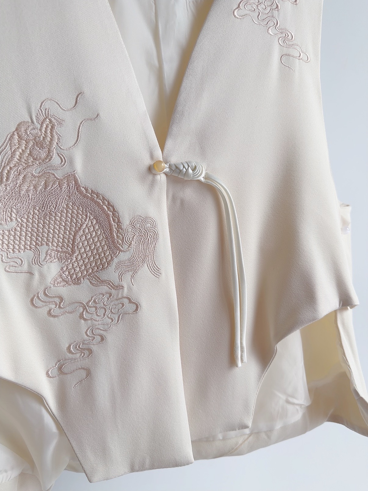 T72777 ORIENTAL HERITAGE EMBROI VEST TOP