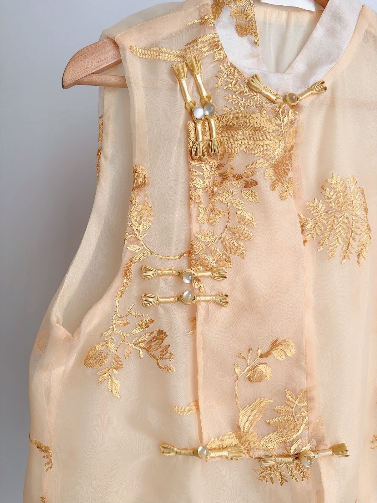 T72757 RUIJIN EMBROI SHEER VEST