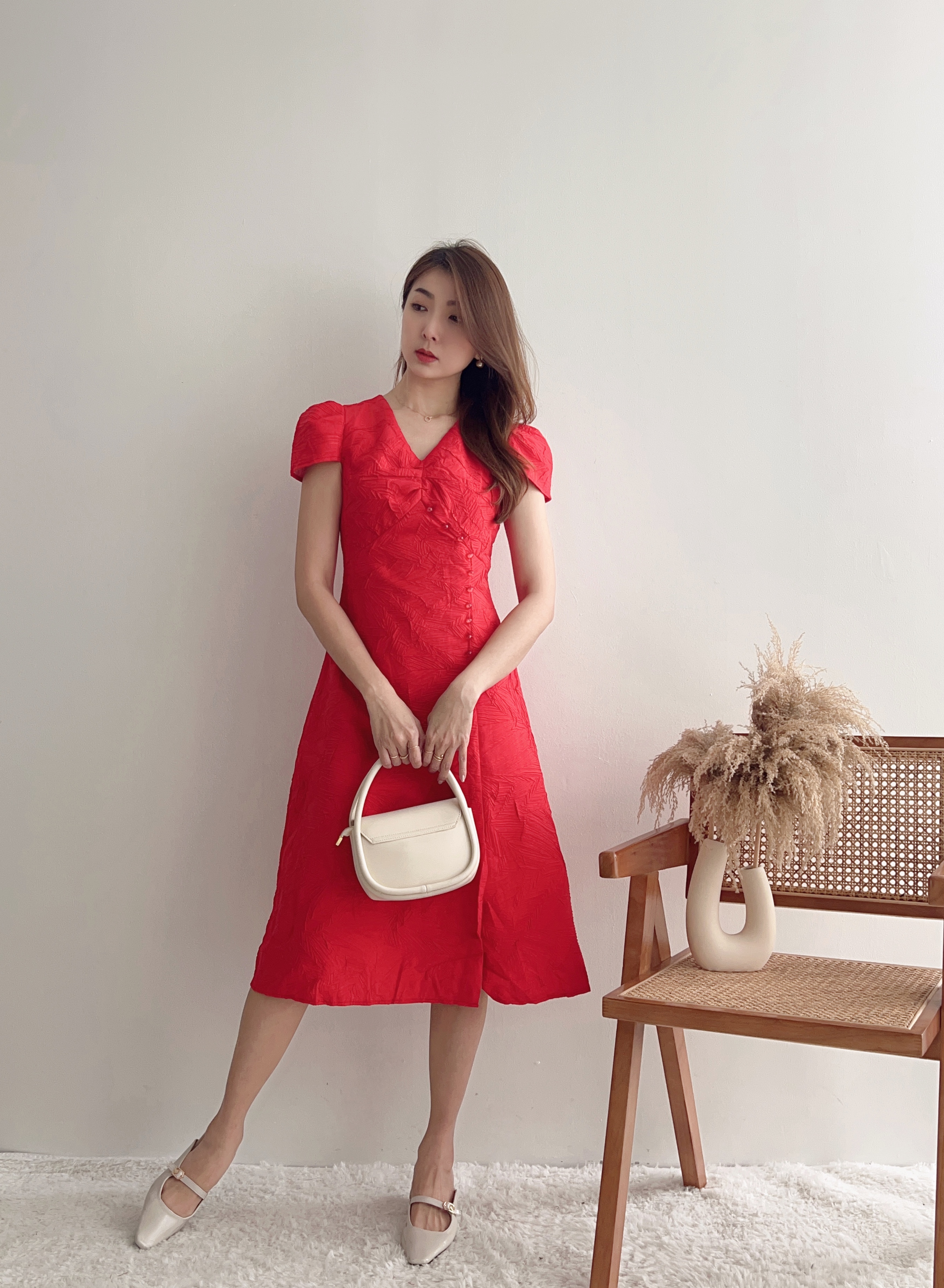 D60821 NANNCY V NECK MIDI DRESS