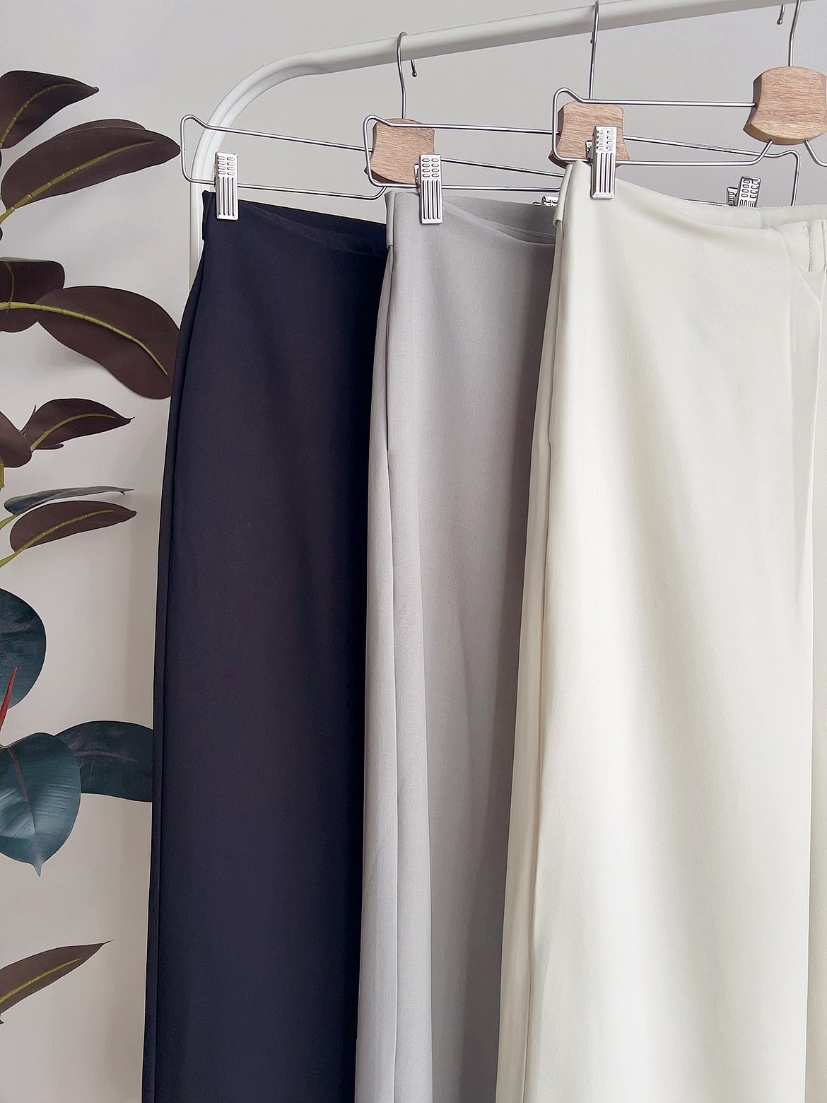 B72510 CHLOE SIDE BUCKLE TROUSERS