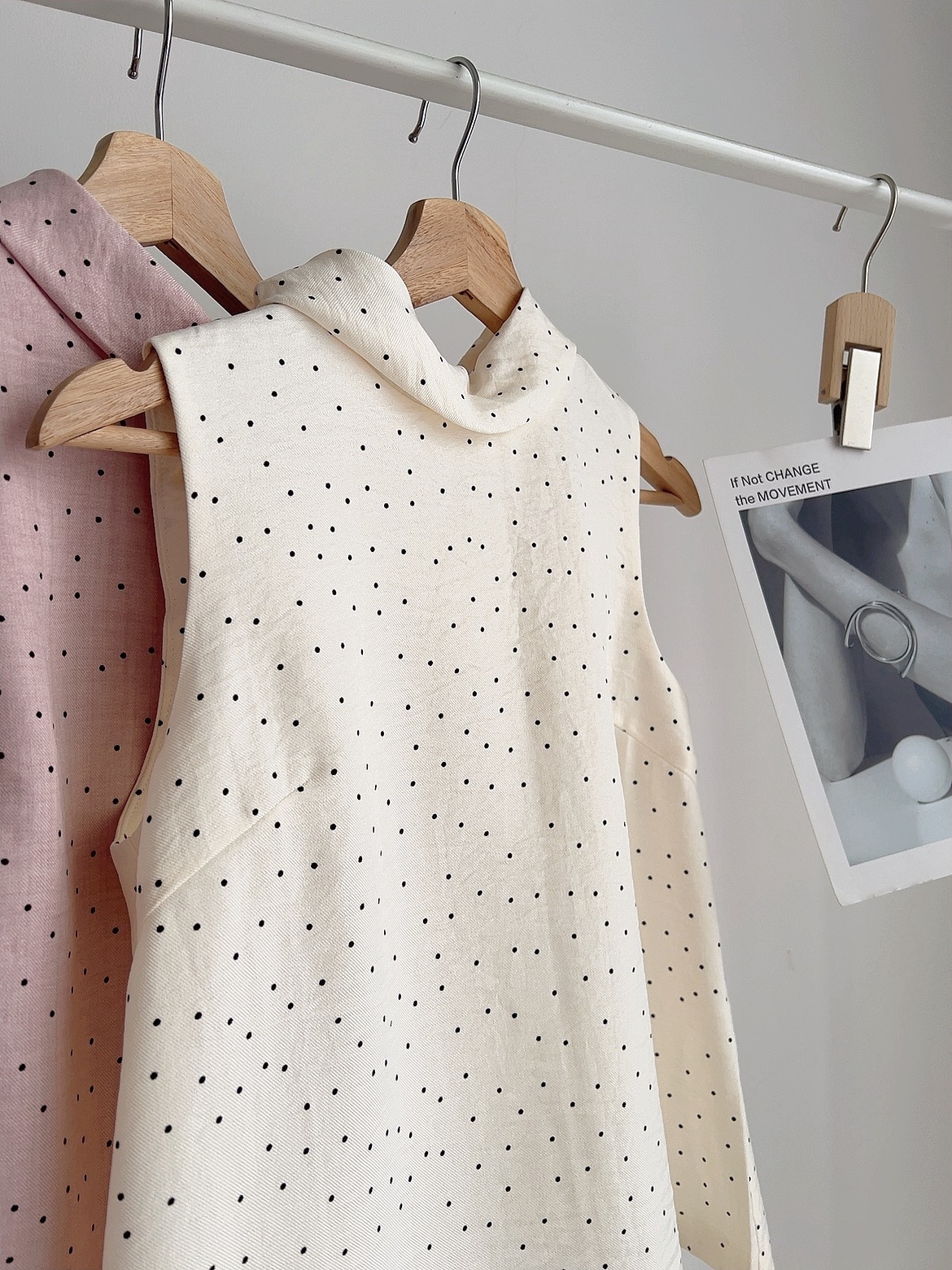 T72498 LINN DOTTED HIGH NECK TOP