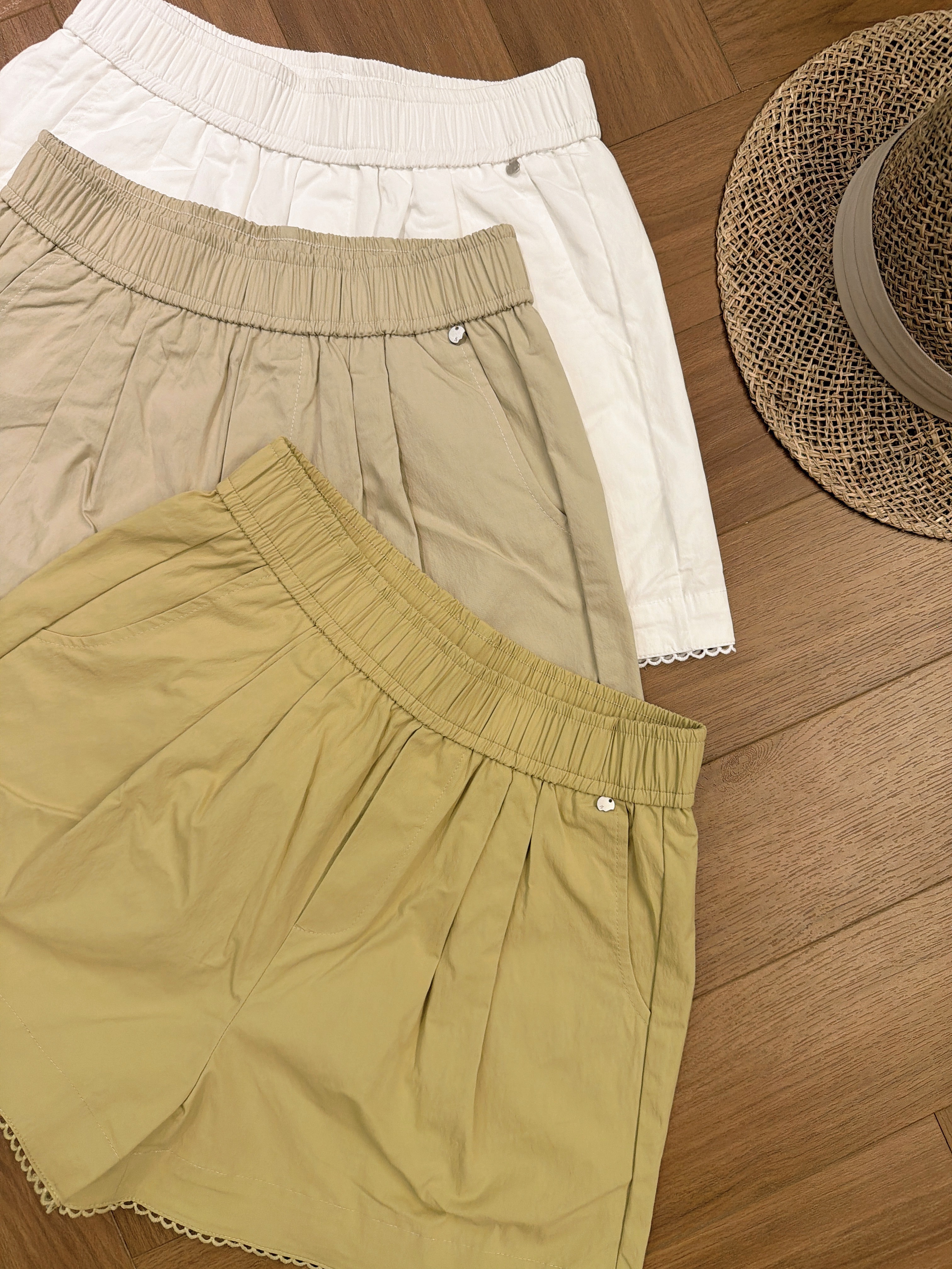 HXB26021 ZIRELLE SCALLOP HEM SHORTS