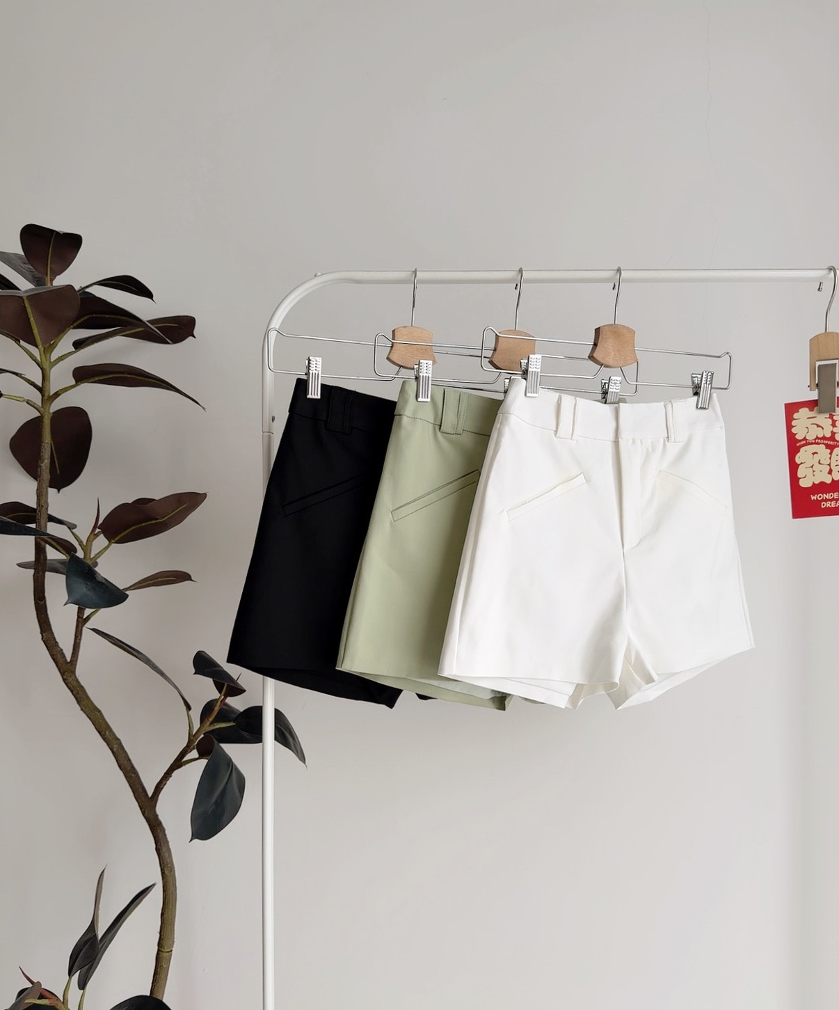 B72686 NORA BASIC TAILORED SHORTS