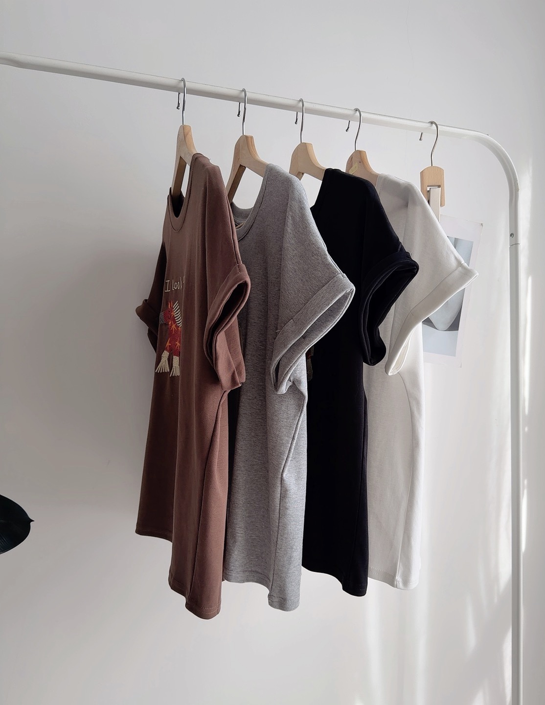 T72579 COE PONY EMBROIDRED TEE