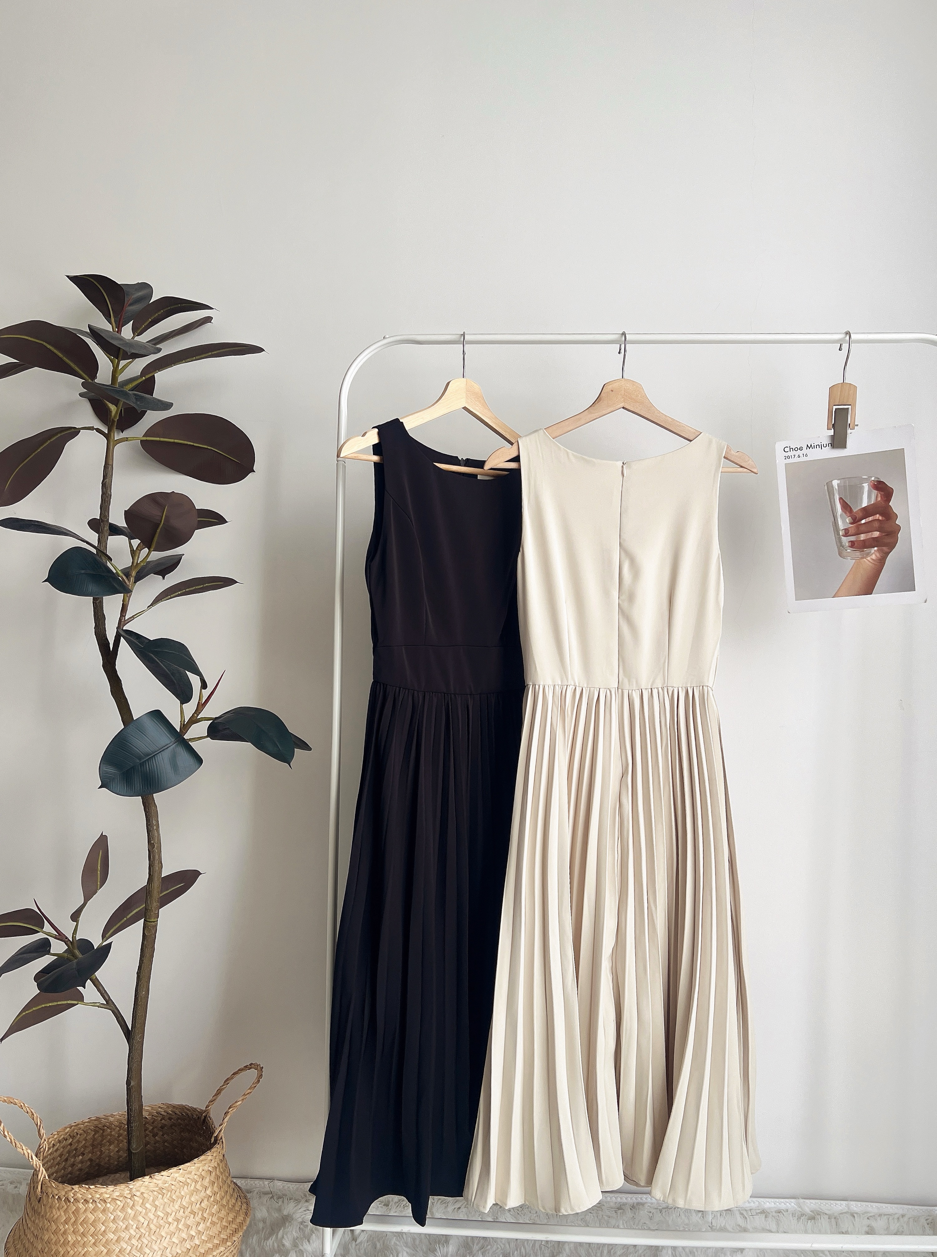 D72029 OLIVIA PLEATED PREMIUM DRESS