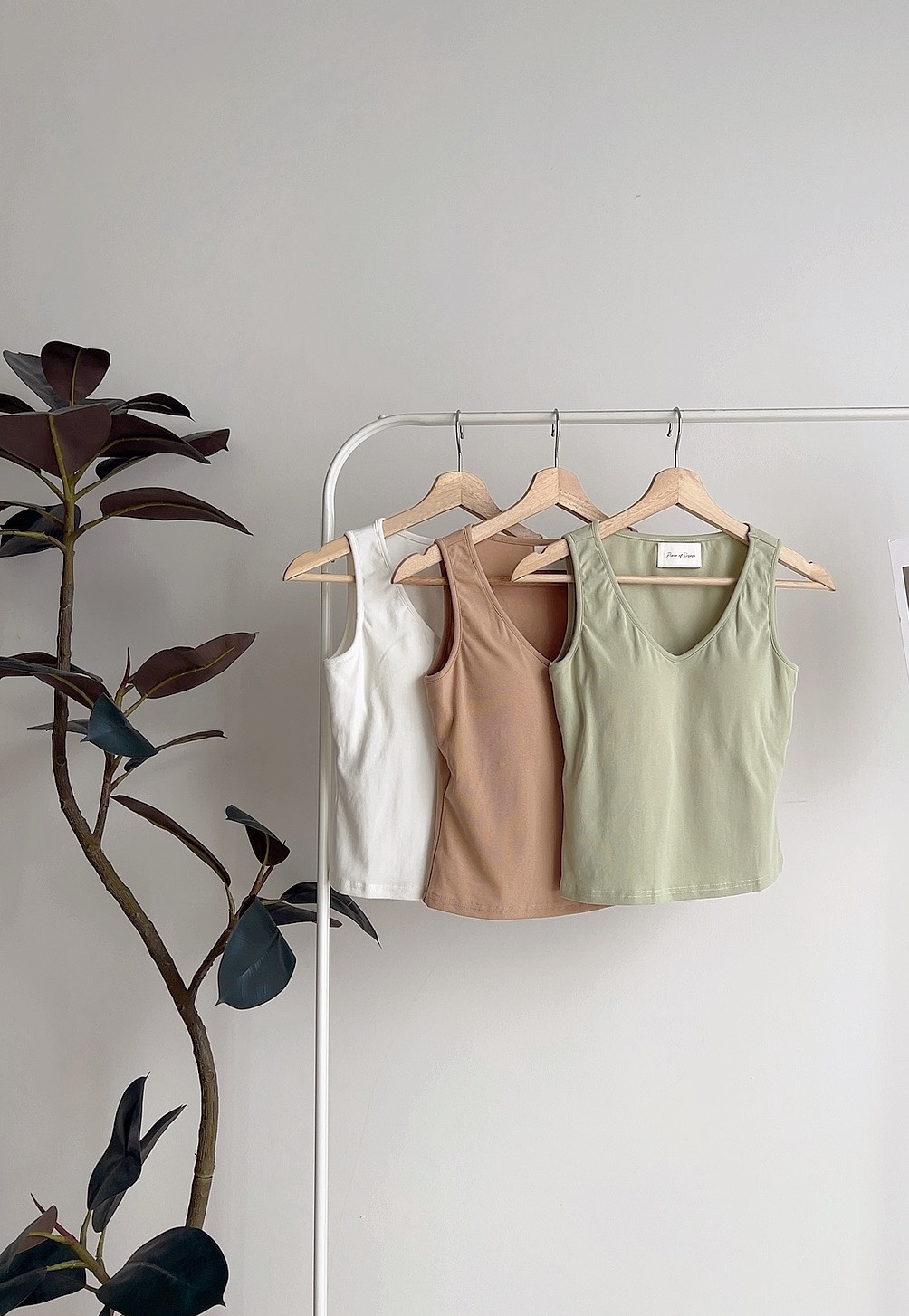 T72204 RHEA PADDED V NECK TANK