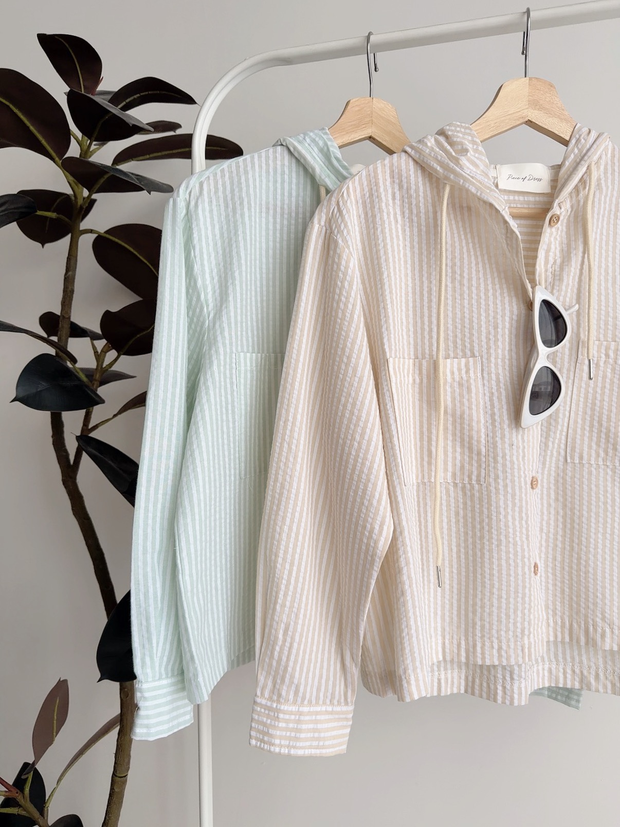 T72652  CALLIE BREEZE HOODED SHIRT