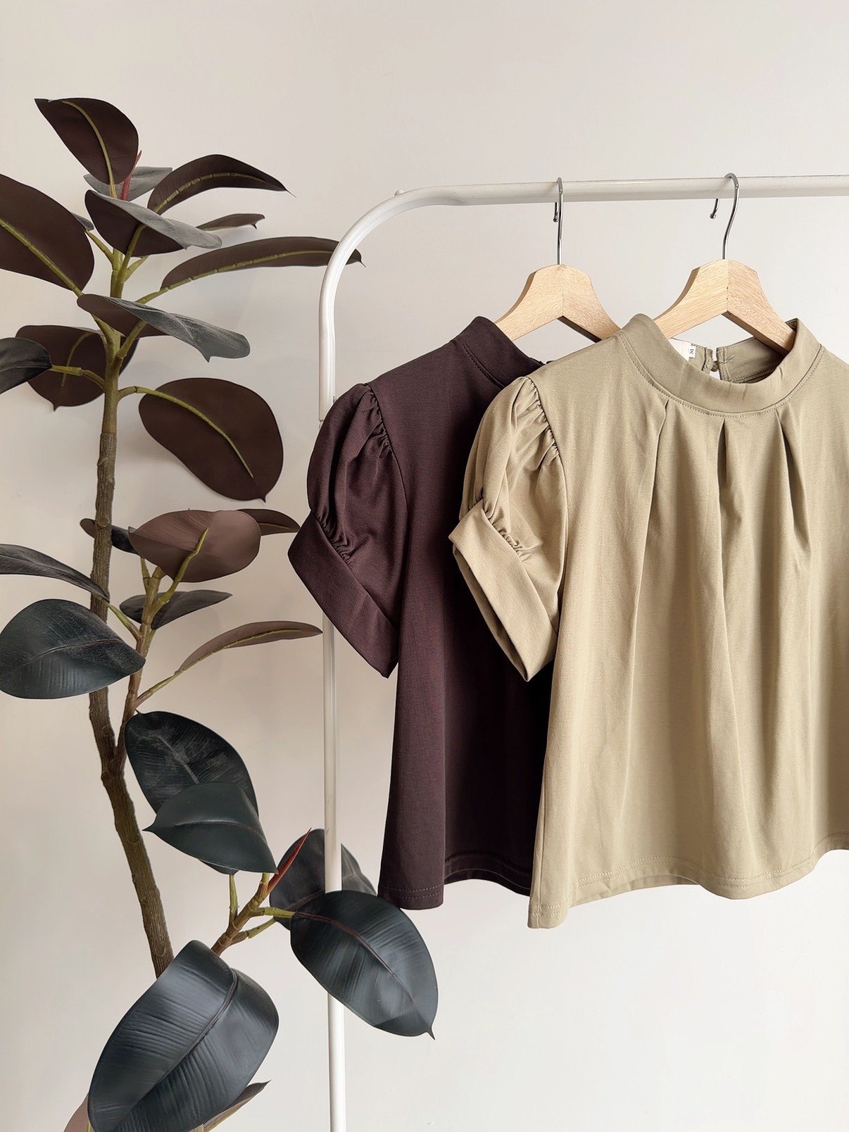 T72744 CORRINE CLASSIC PUFF SLEEVE BLOUSE