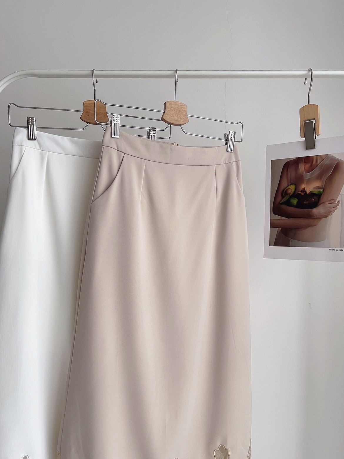 B72124 ELODIE FRENCH LACE TRIM MIDI SKIRT