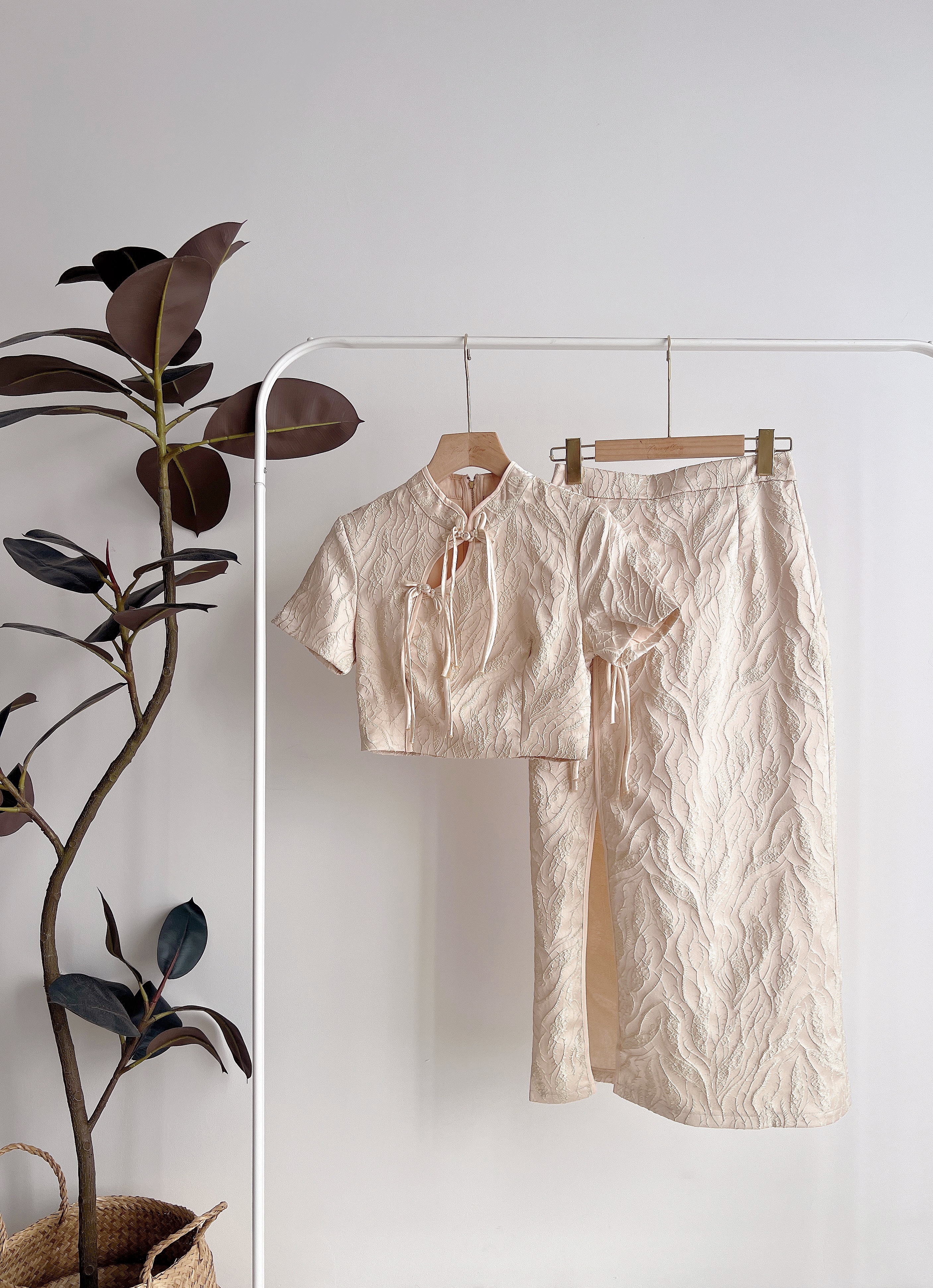 S70809  Zī Yáo PEARL CHEONGSAM MIDI SET