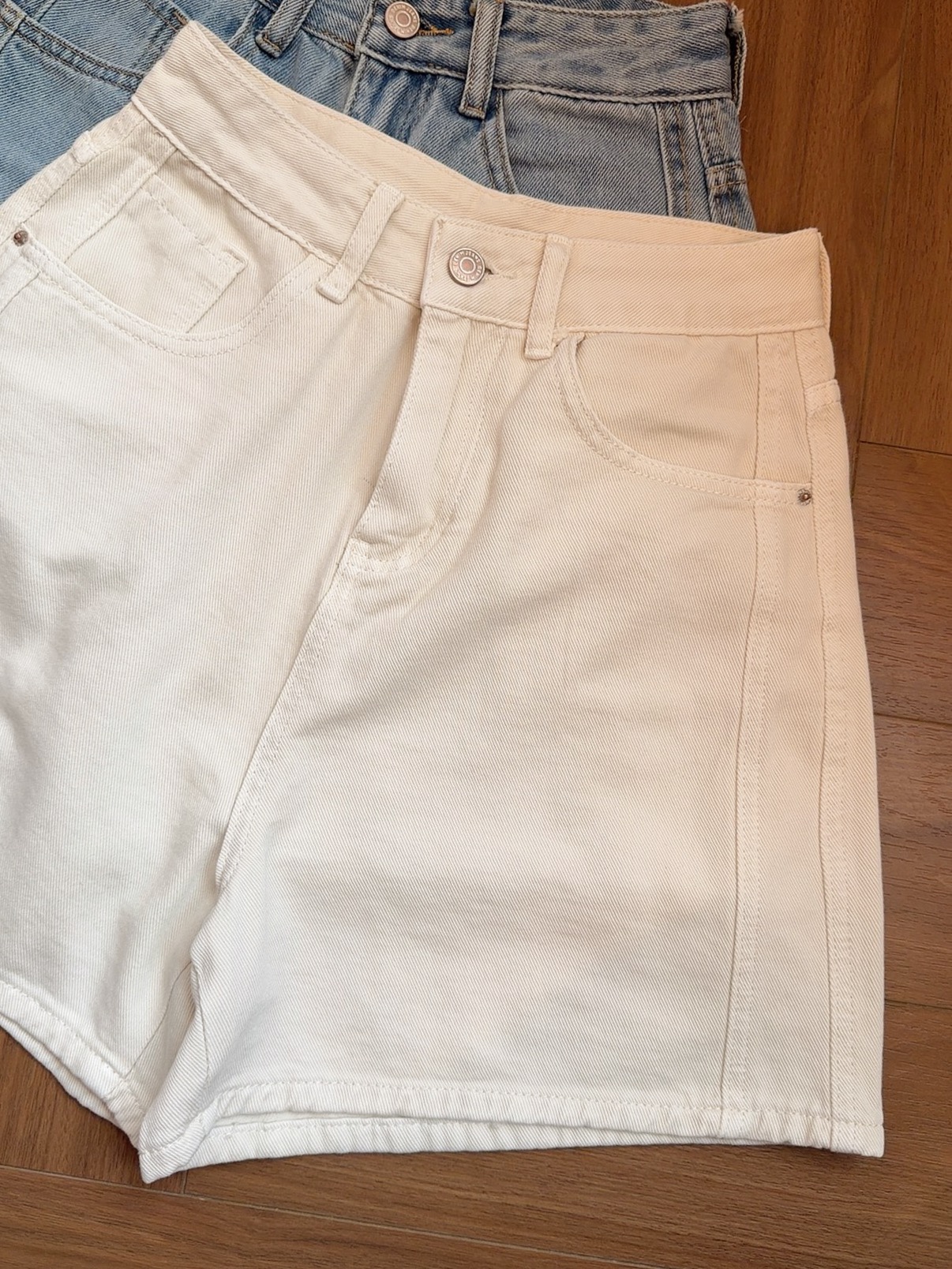 YYB3123 DORRA A CUT DENIM SHORTS