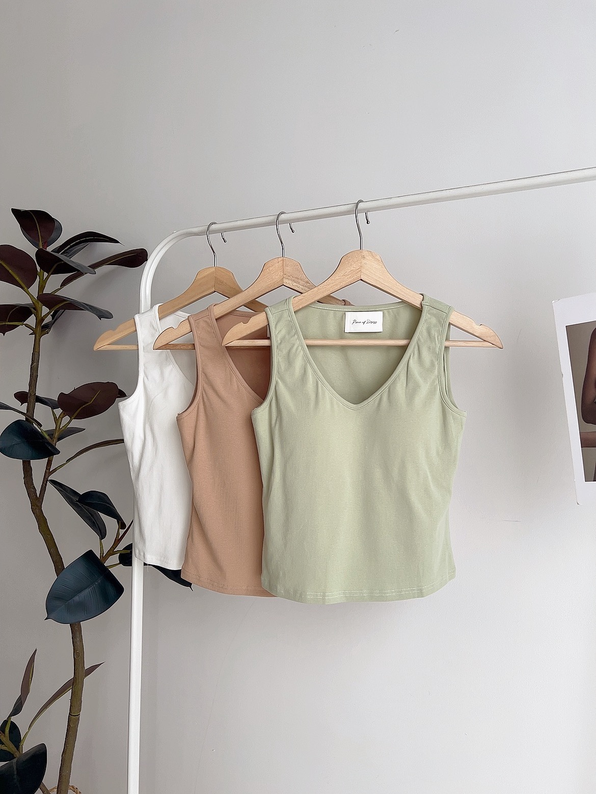 T72204 RHEA PADDED V NECK TANK