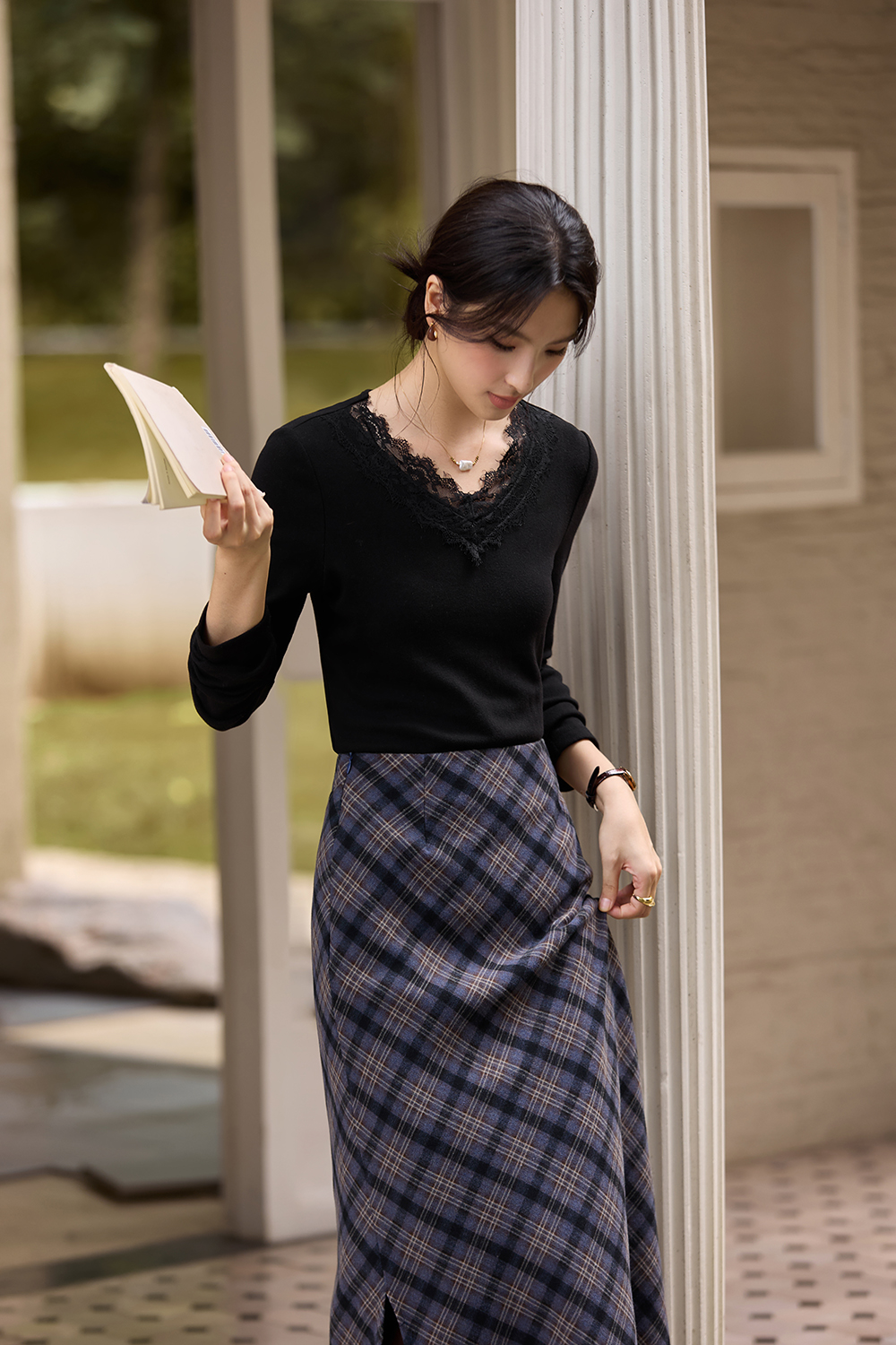 Black Ruffled Lace V-Neck Long-Sleeve T-Shirt