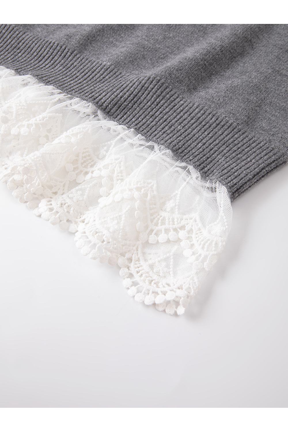 Lace-Trimmed V-Neck Knit Top-VIMLYSTORE