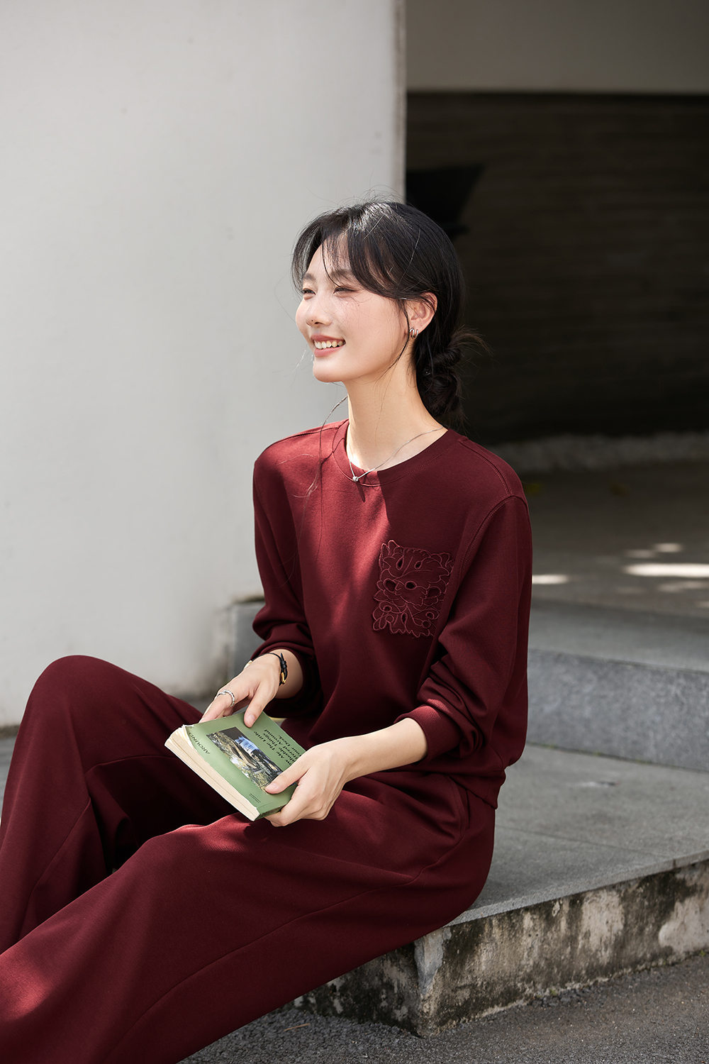 Hollow embroidered round neck tops and trousers-VIMLYSTORE