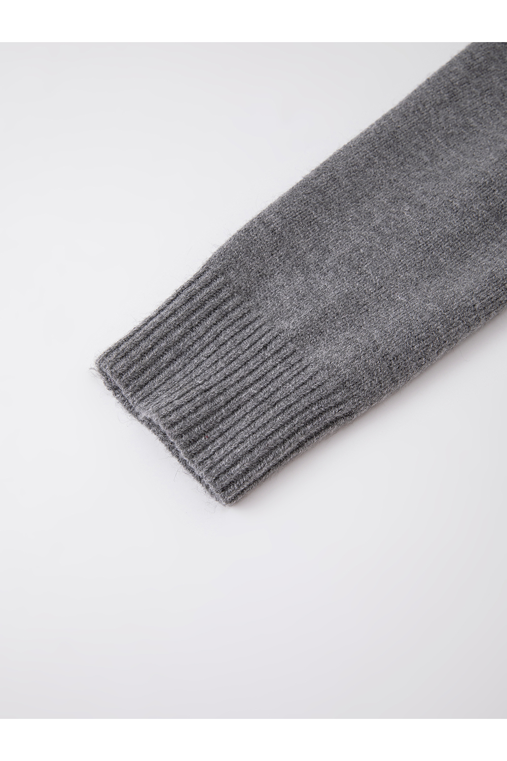 Lace-Trimmed V-Neck Knit Top-VIMLYSTORE