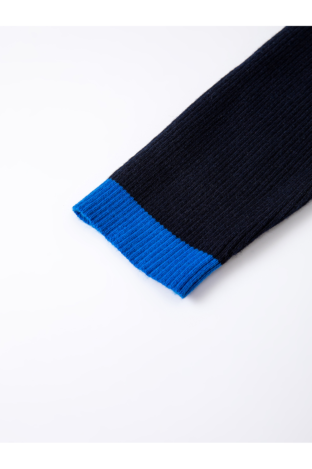 Color-Block Fake Two-Piece Round Neck Fitted Slimming Versatile Knit Top-VIMLYSTORE