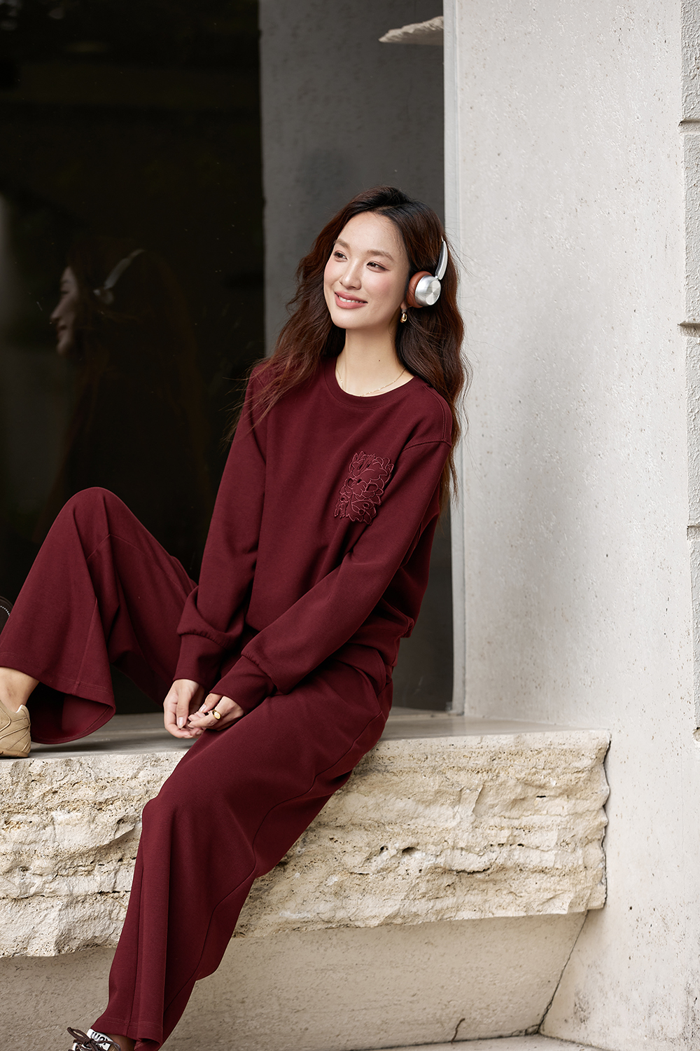 Hollow embroidered round neck tops and trousers-VIMLYSTORE