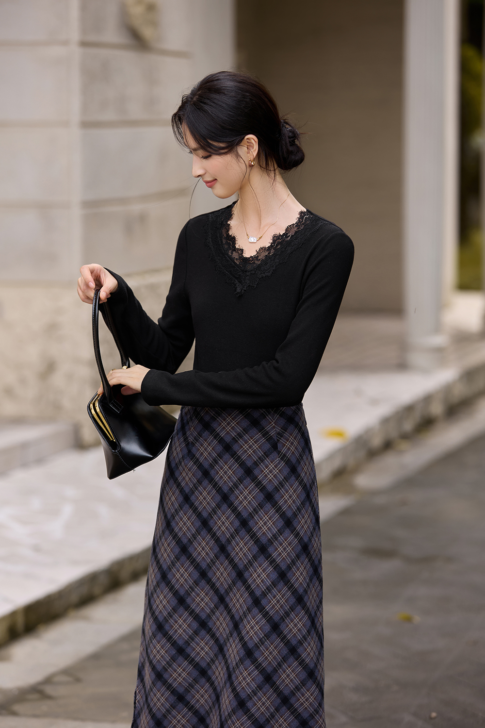 Black Ruffled Lace V-Neck Long-Sleeve T-Shirt