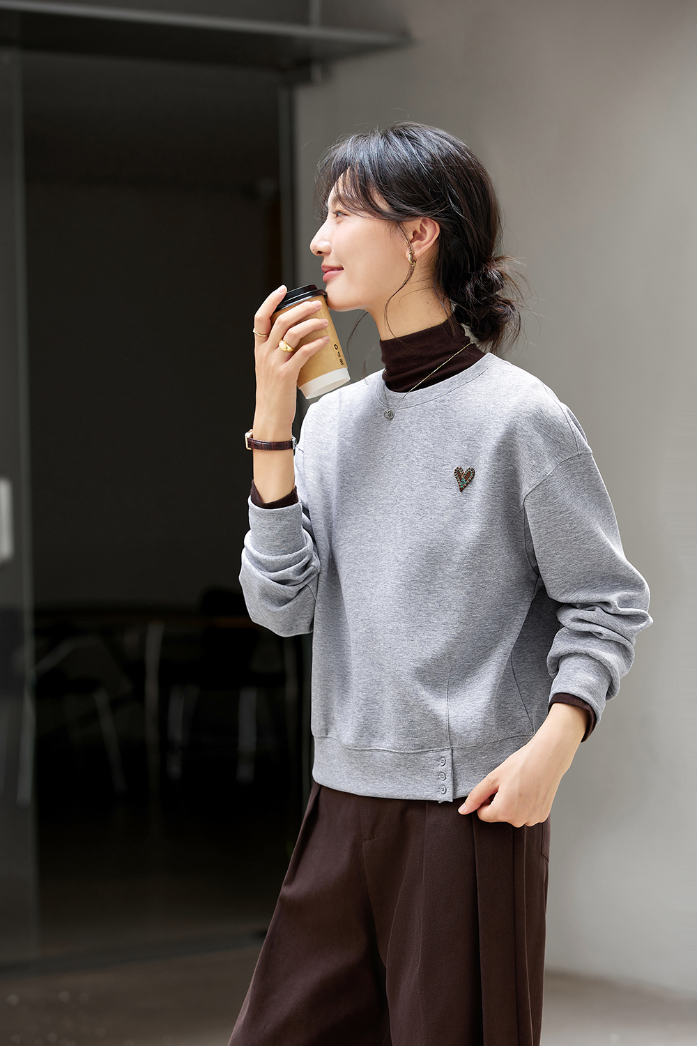 Cropped Crewneck Sweatshirt with Heart Motif-VIMLYSTORE