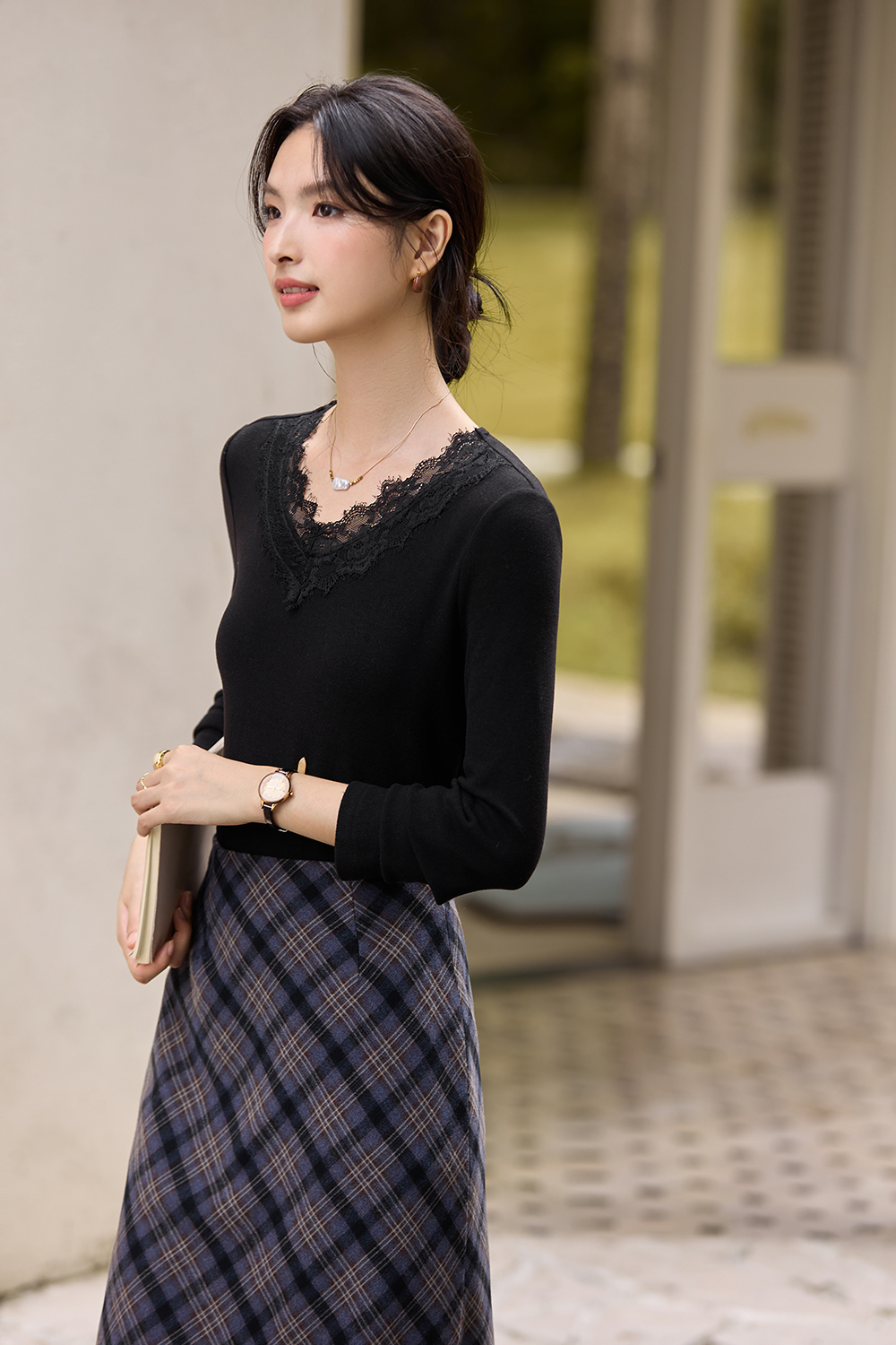 Black Ruffled Lace V-Neck Long-Sleeve T-Shirt