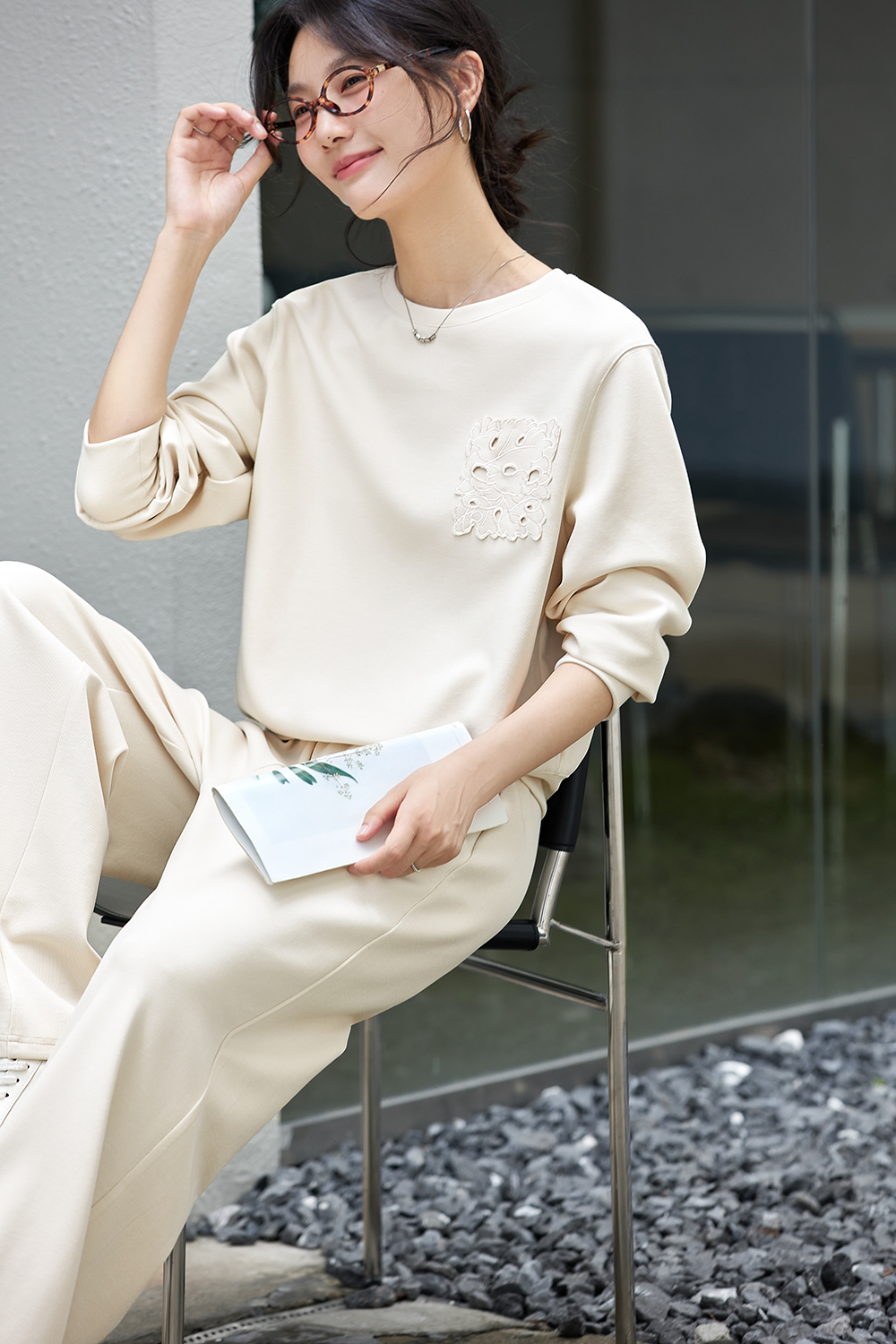 Hollow embroidered round neck tops and trousers-VIMLYSTORE