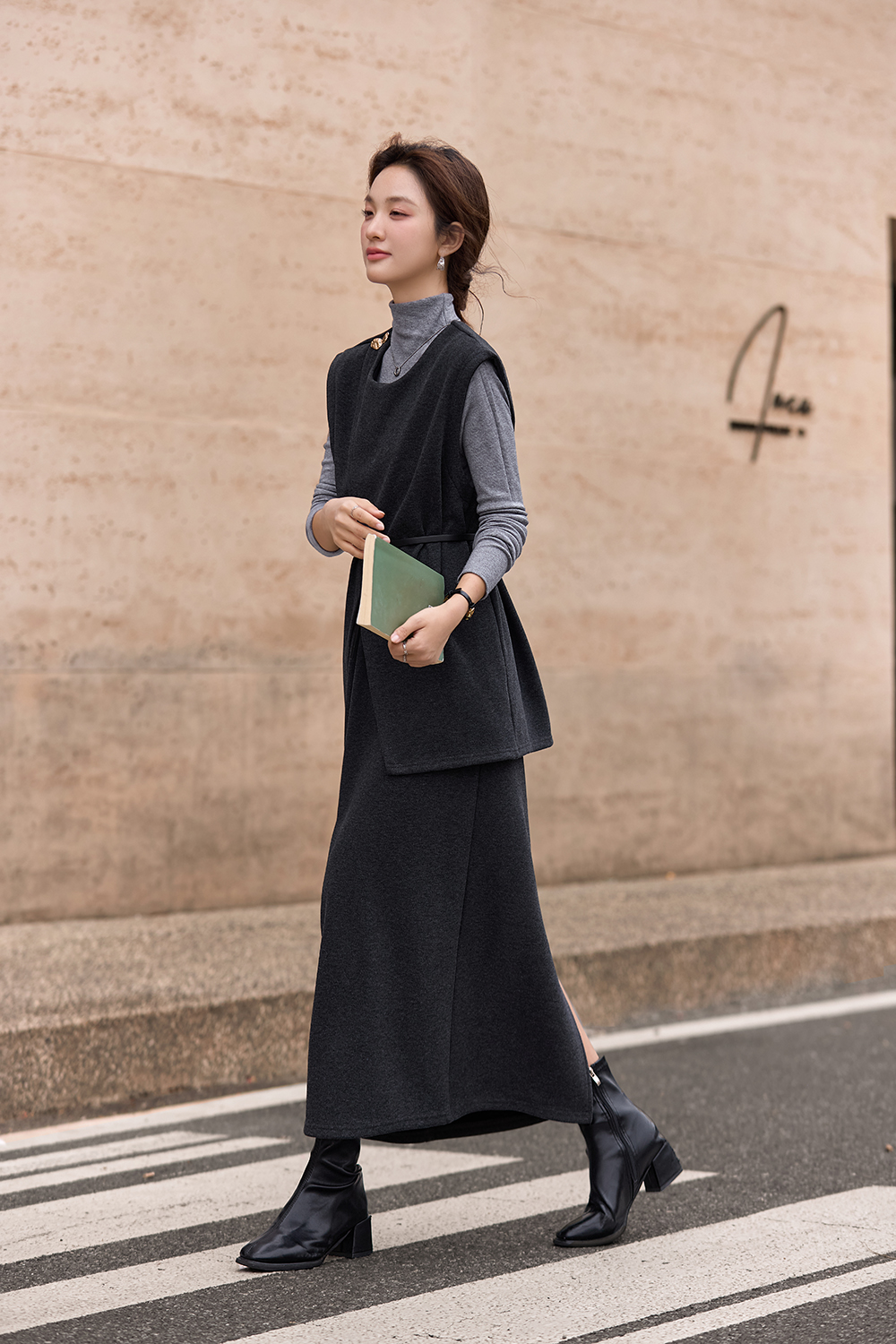 Grey waist-cinching elegant three-piece set