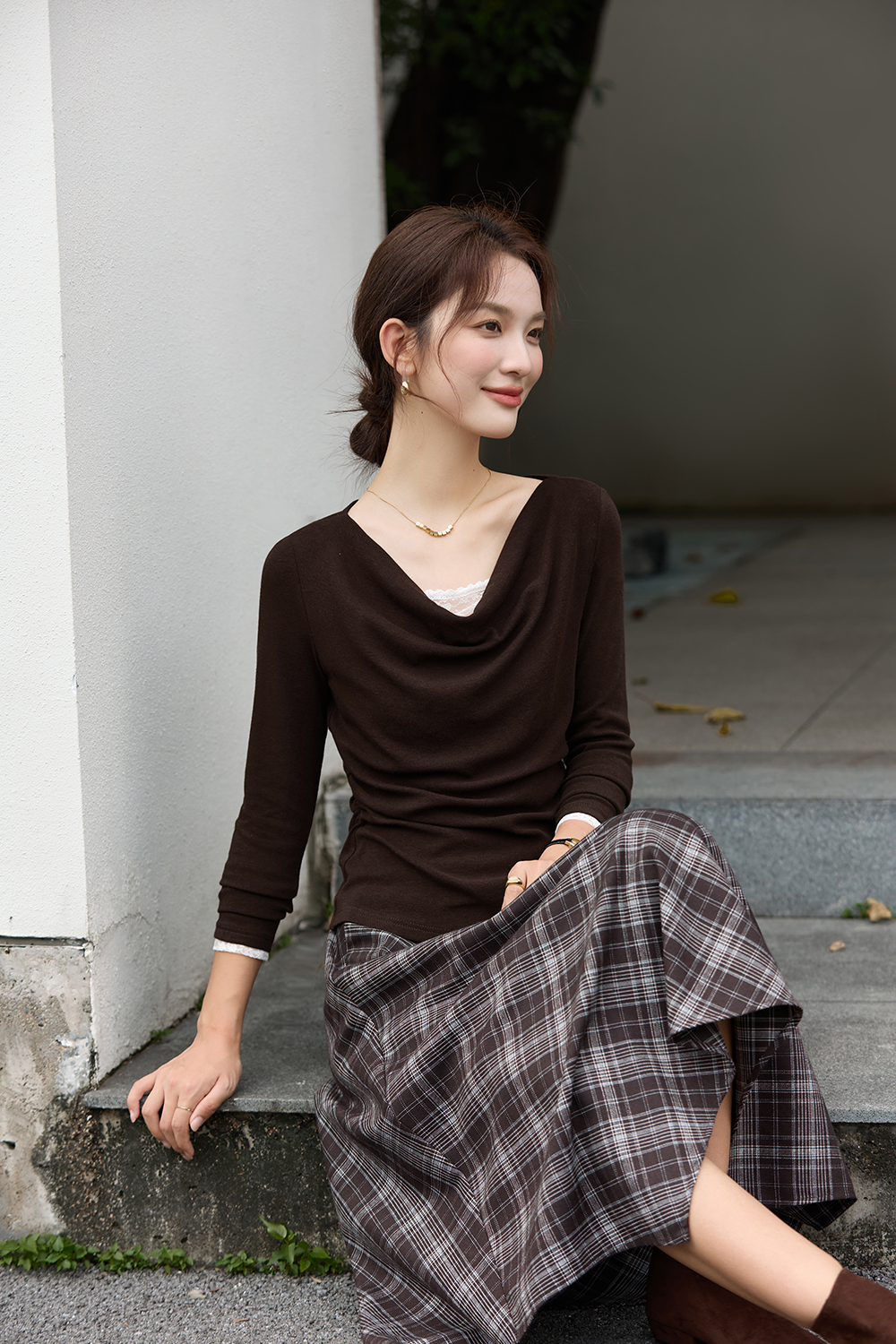Brown Lace Draped Collar Knitted T-Shirt