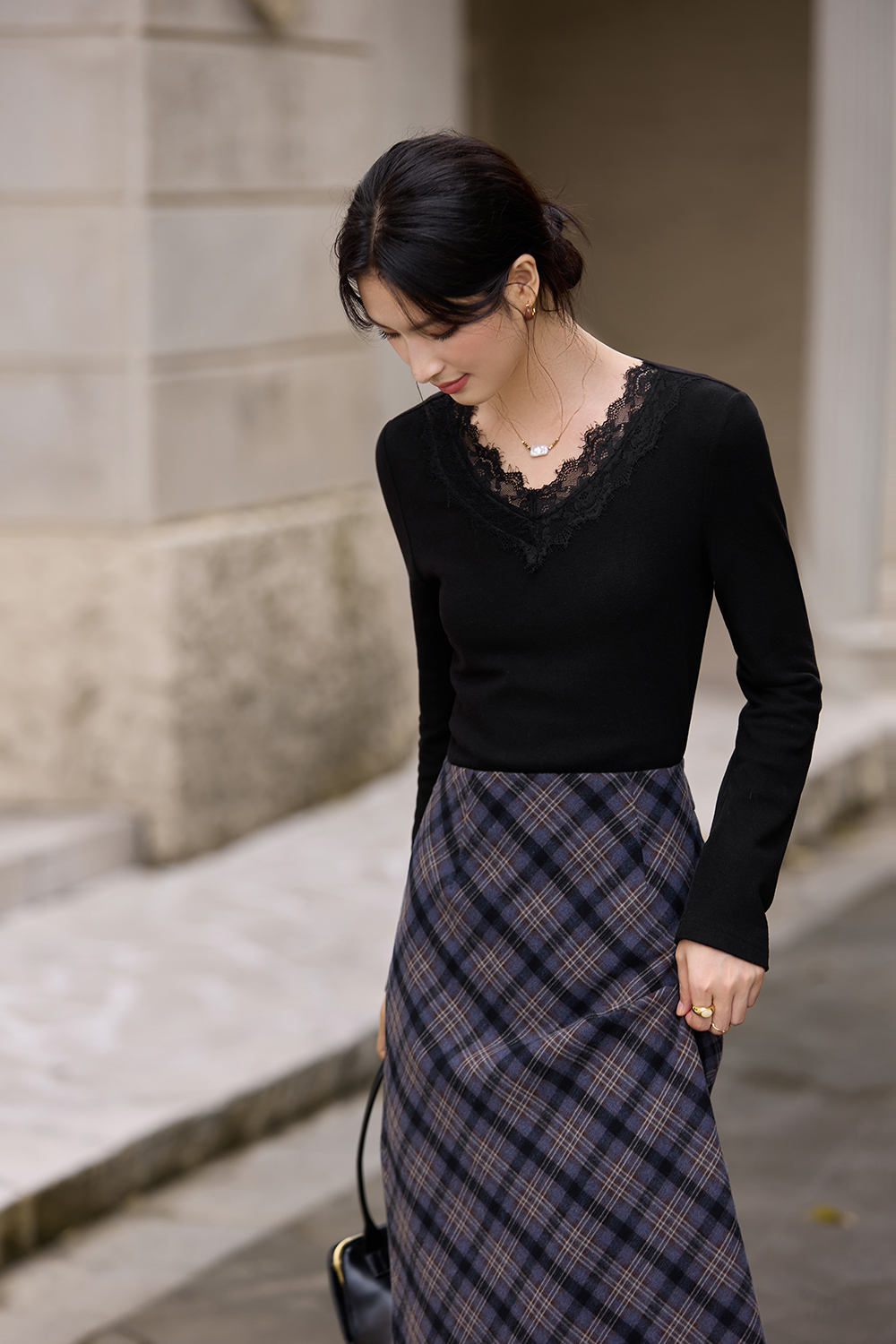 Black Ruffled Lace V-Neck Long-Sleeve T-Shirt