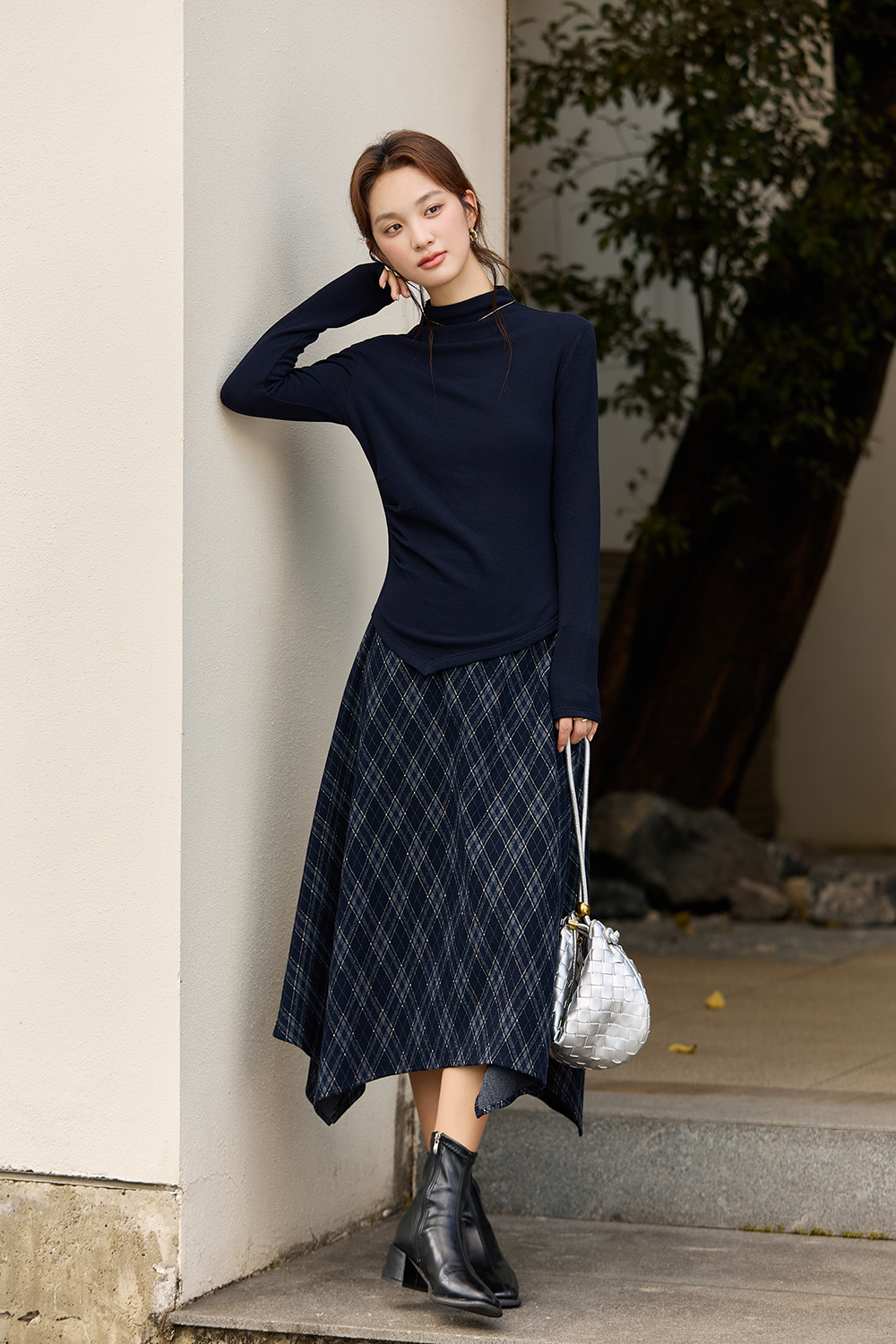 Navy blue commuting suit dress for women