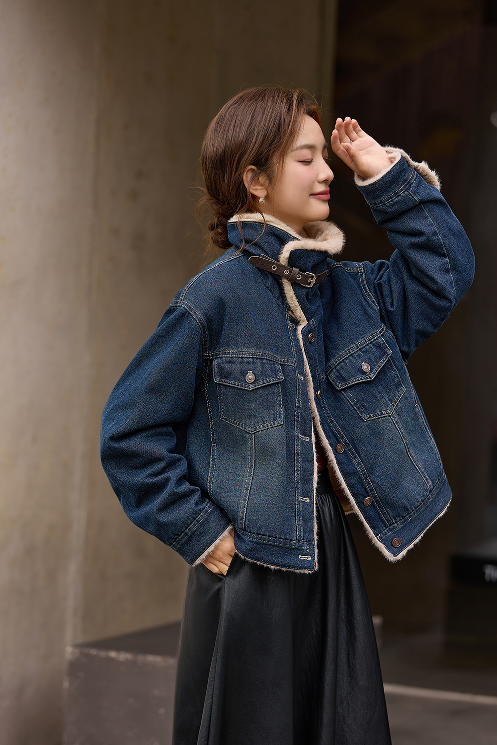 Retro turn - down collar fur - collared denim jacket