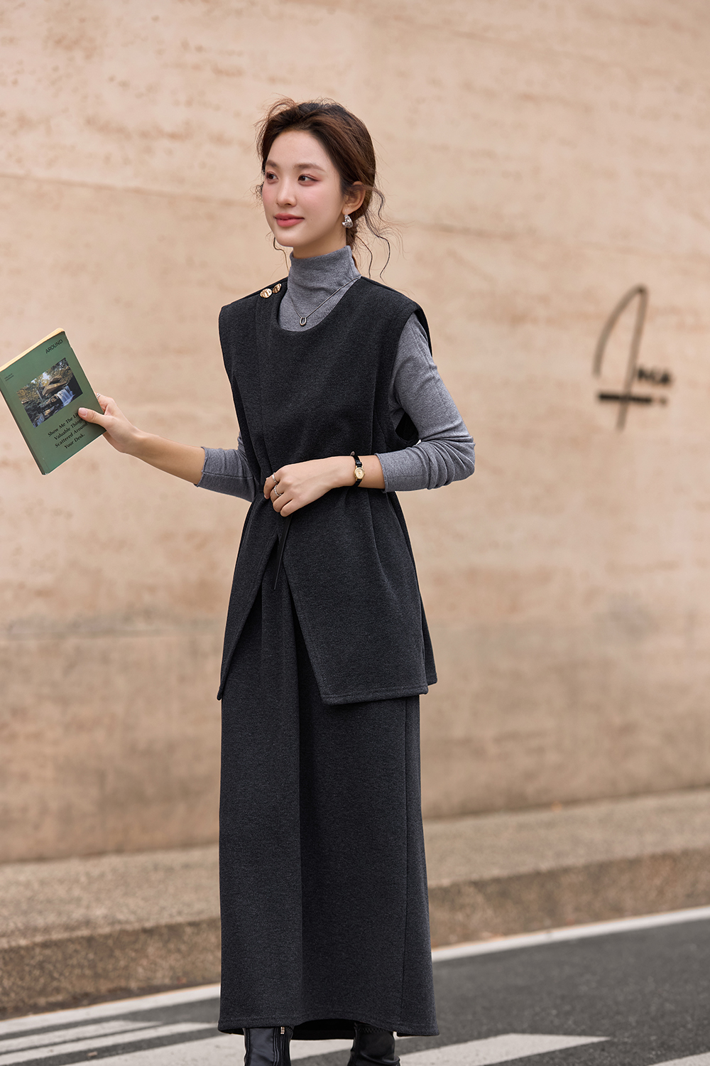 Grey waist-cinching elegant three-piece set