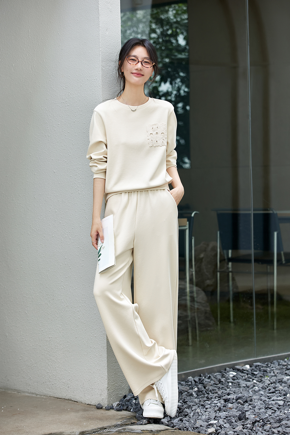 Hollow embroidered round neck tops and trousers-VIMLYSTORE