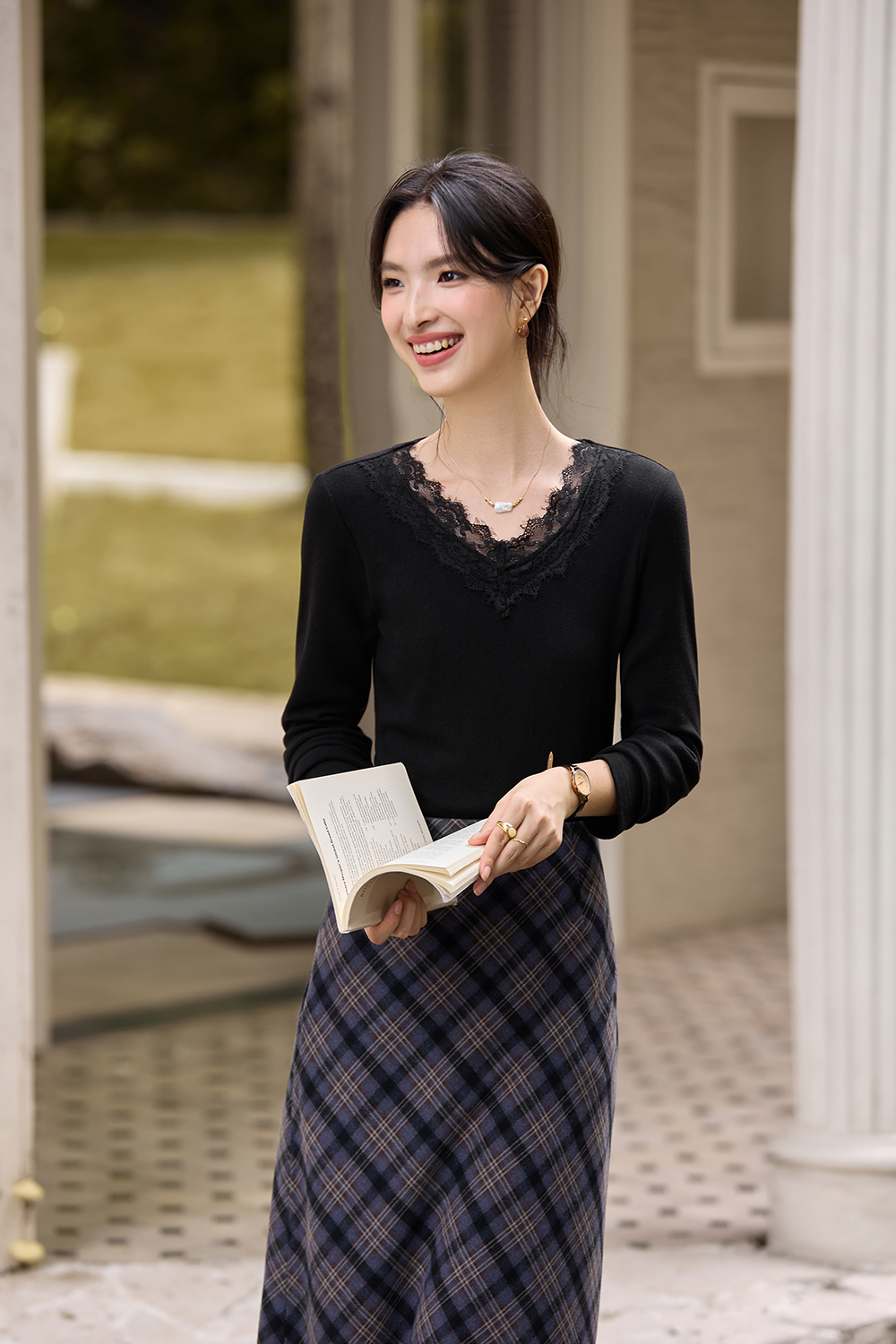 Black Ruffled Lace V-Neck Long-Sleeve T-Shirt