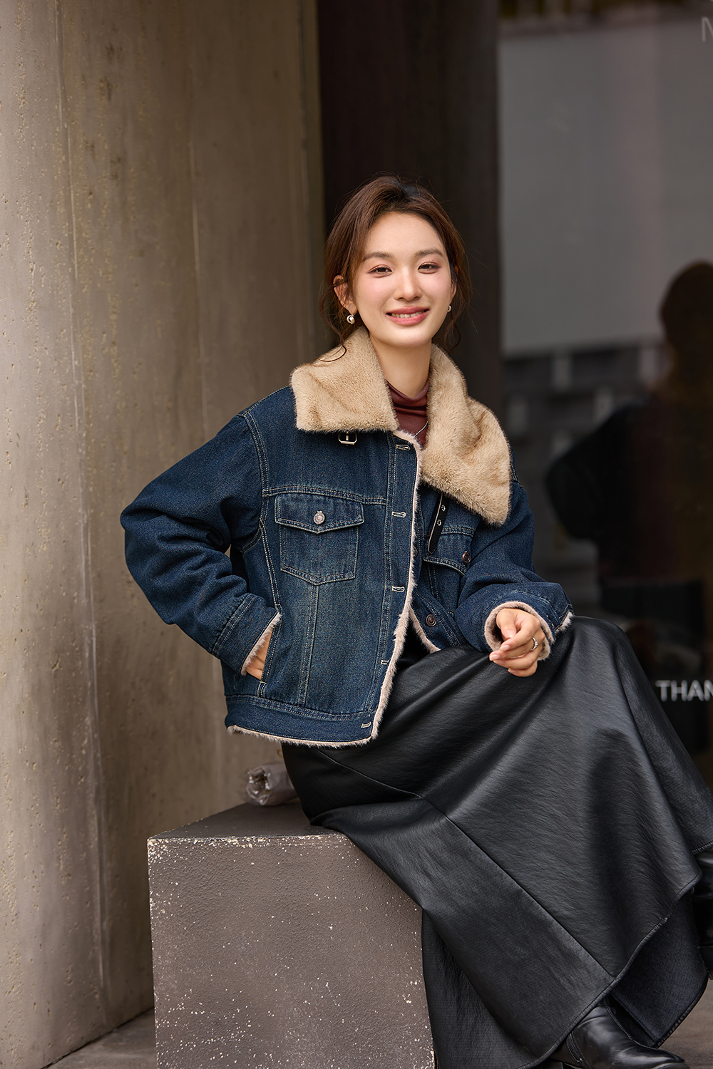 Retro turn - down collar fur - collared denim jacket