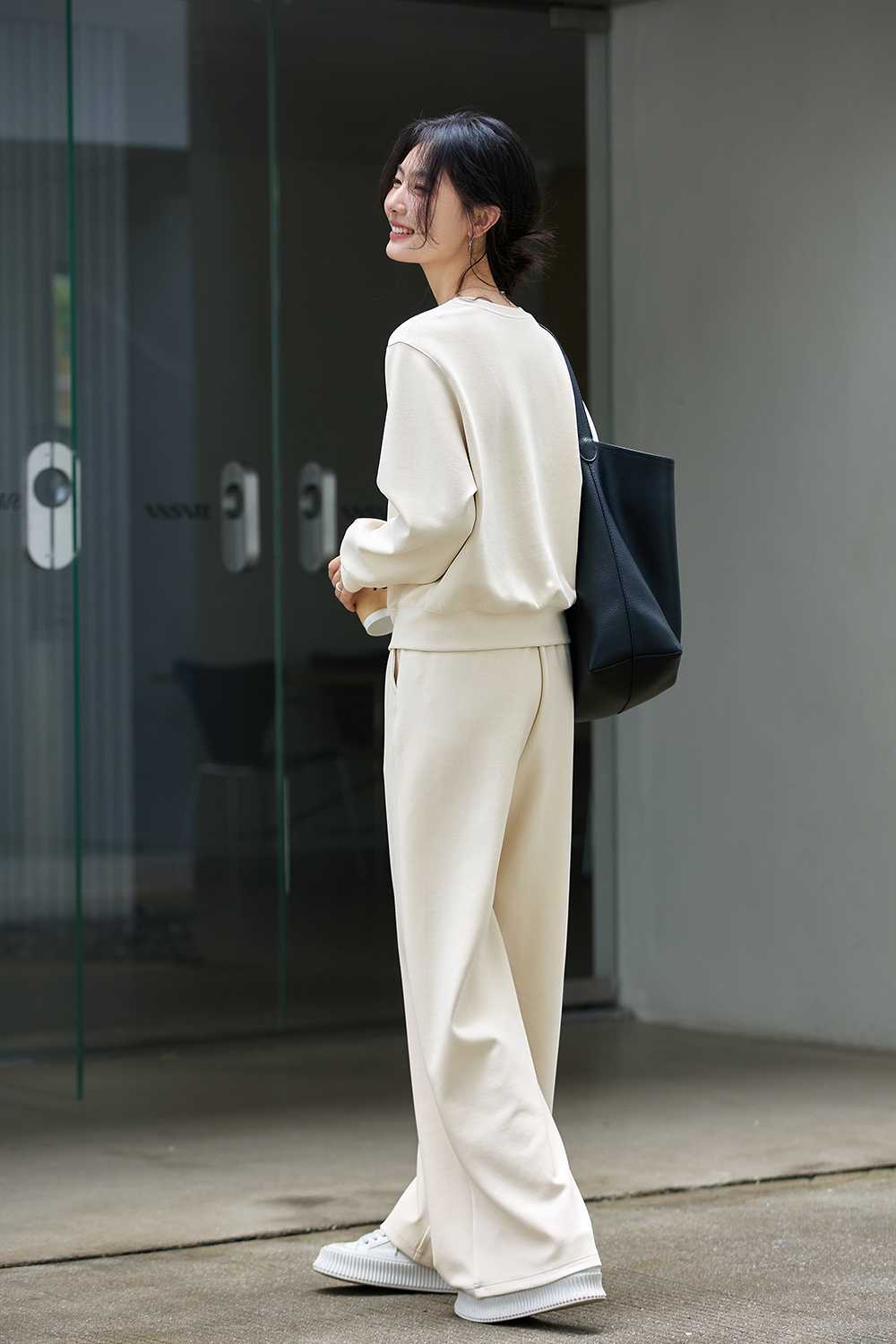 Hollow embroidered round neck tops and trousers-VIMLYSTORE