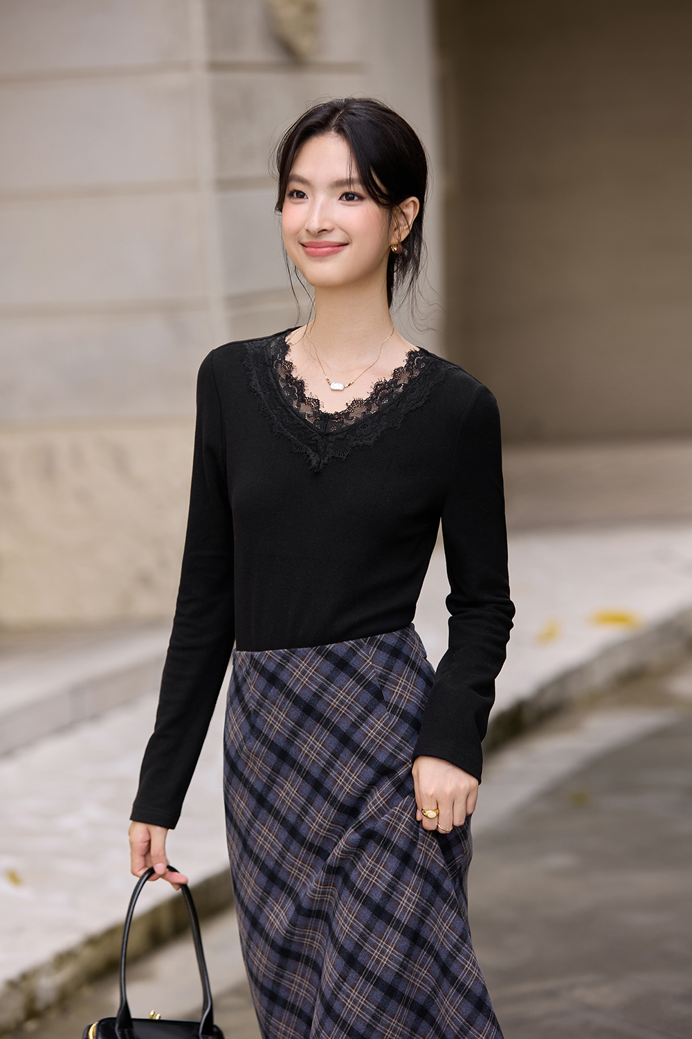 Black Ruffled Lace V-Neck Long-Sleeve T-Shirt