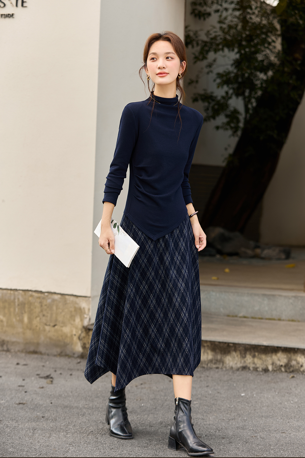 Navy blue commuting suit dress for women