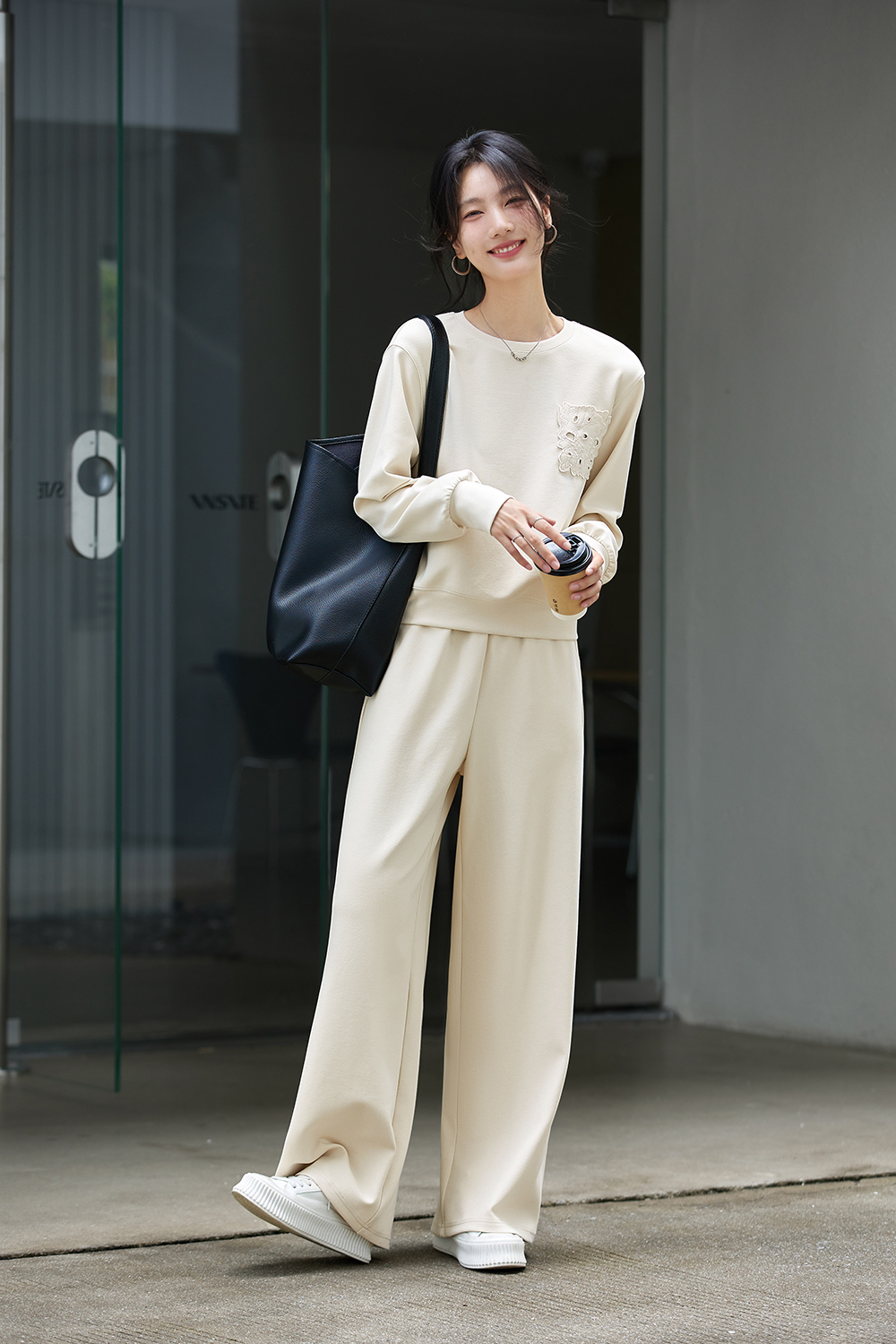 Hollow embroidered round neck tops and trousers-VIMLYSTORE