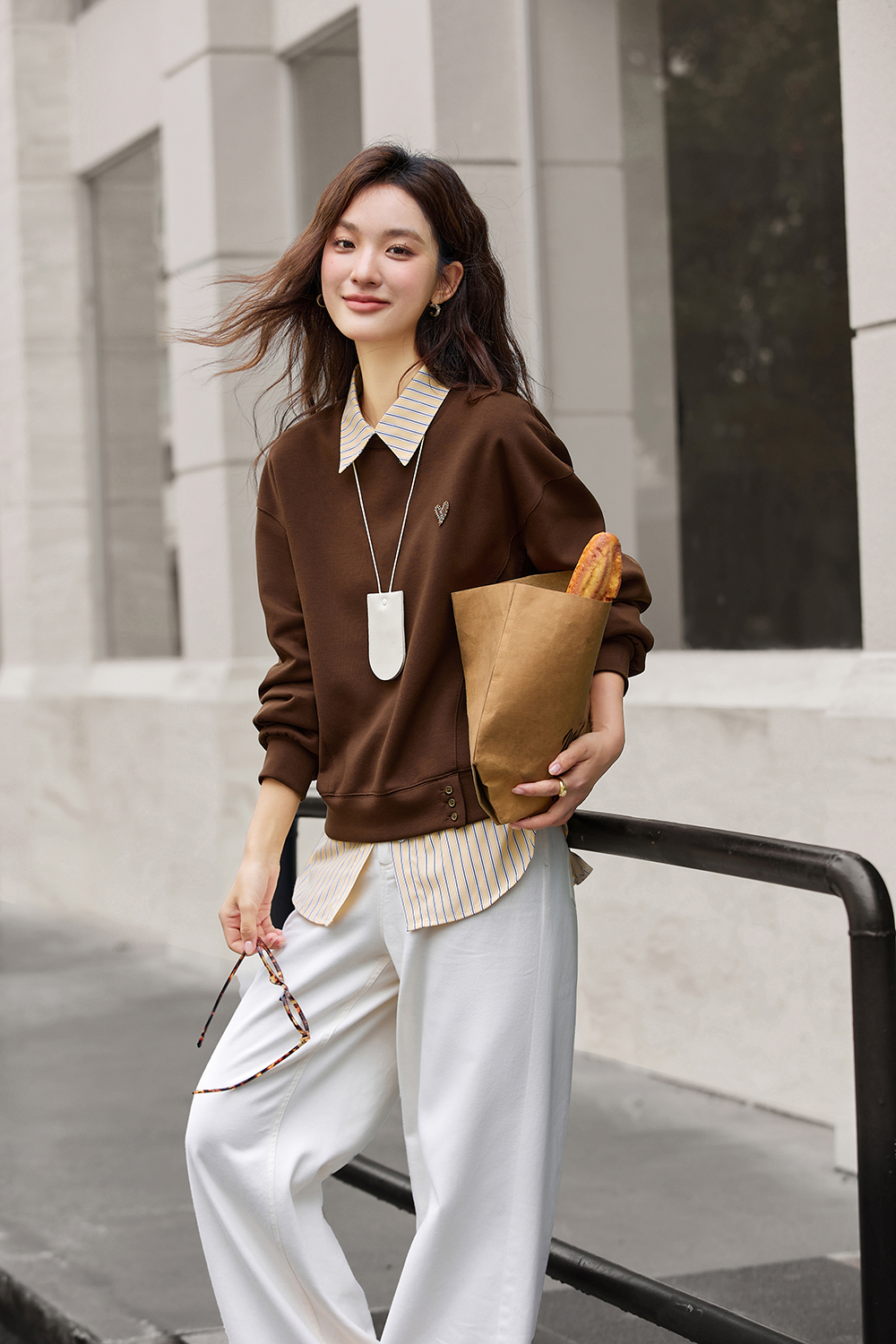 Cropped Crewneck Sweatshirt with Heart Motif-VIMLYSTORE