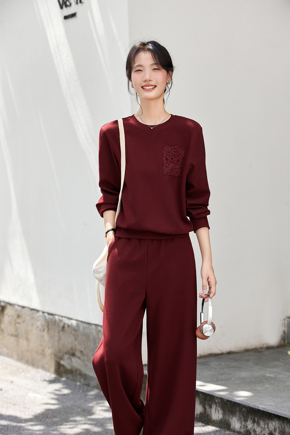 Hollow embroidered round neck tops and trousers-VIMLYSTORE