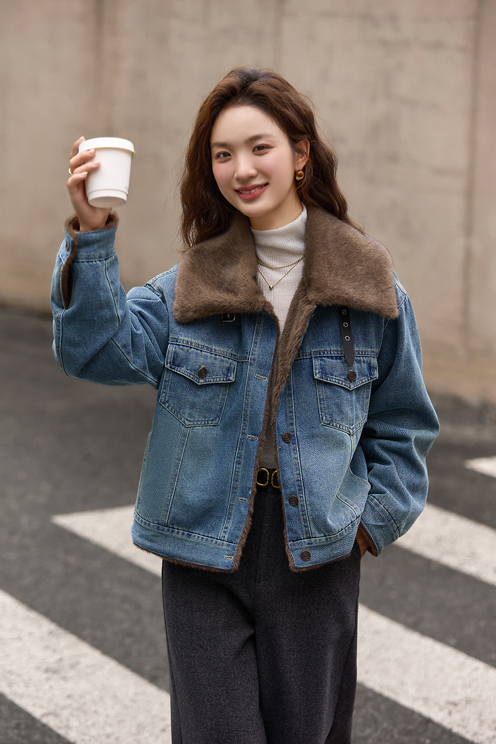 Retro turn - down collar fur - collared denim jacket