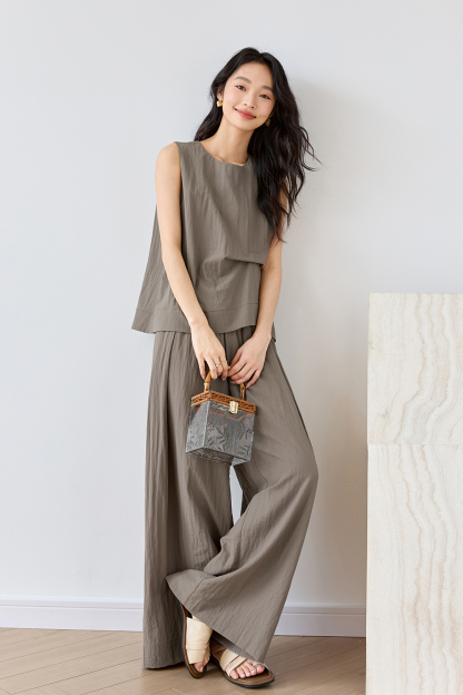 Slimming Sleeveless Top with Flared Pants Set