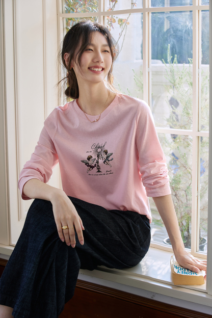 Relaxed Fit Long-Sleeve Tee with Cherub Print-VIMLYSTORE