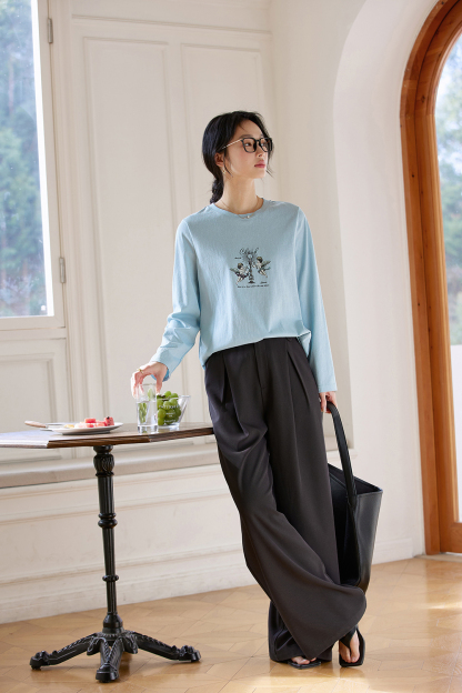 Relaxed Fit Long-Sleeve Tee with Cherub Print-VIMLYSTORE