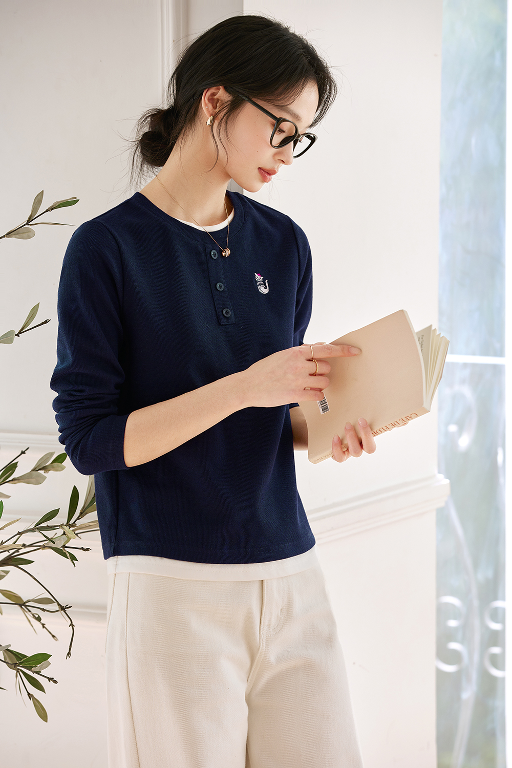 Navy Color-Block Relaxed Fit Long-Sleeve Tee-VIMLYSTORE