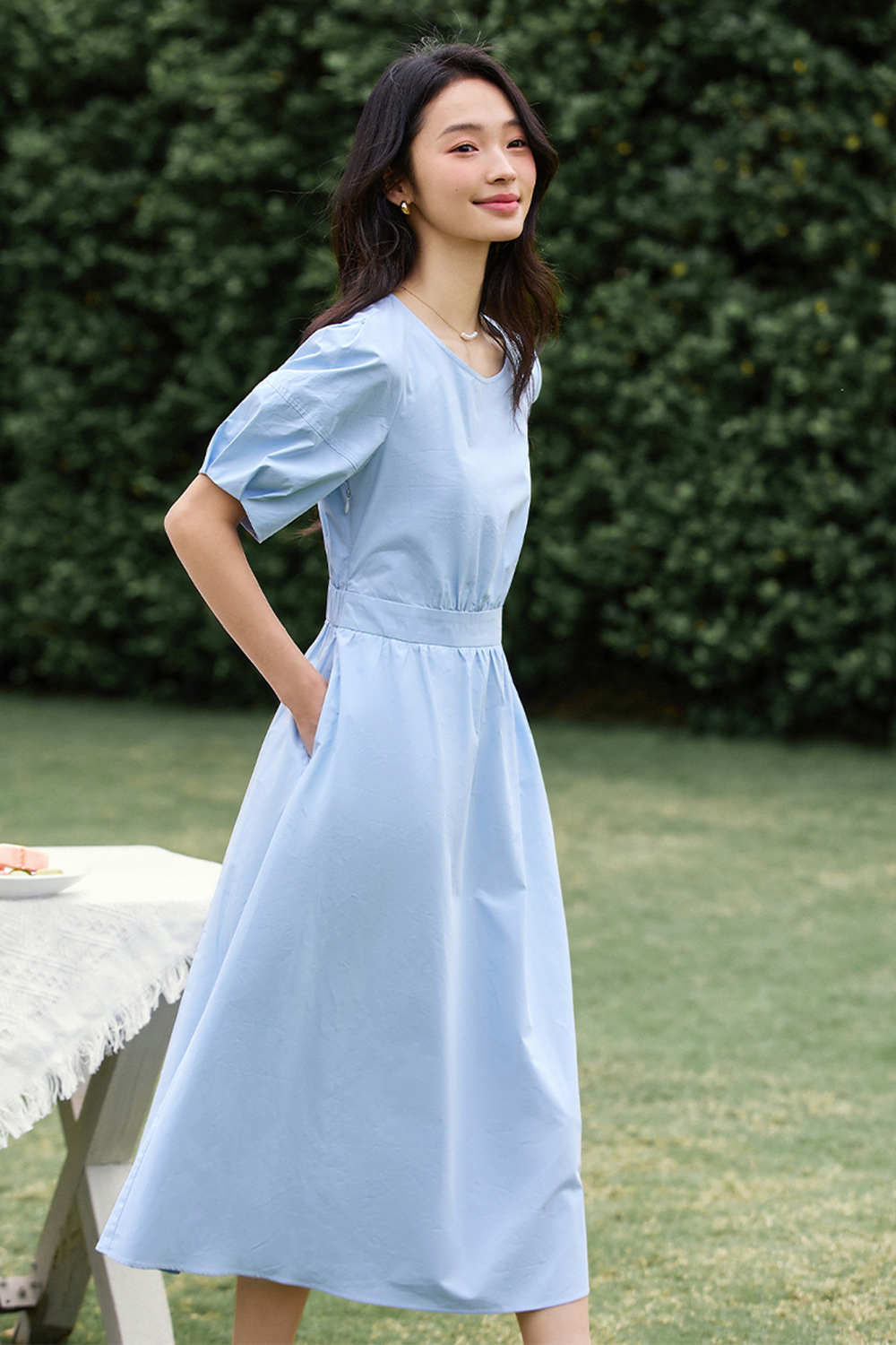 French Elegance Cotton Round-Neck Puff Sleeve Midi Dress with Defined Waist