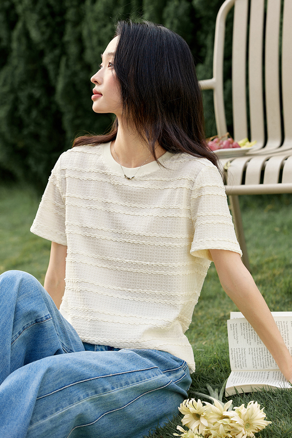 Minimalist Round Neck T-shirt with Paneled Loose Top